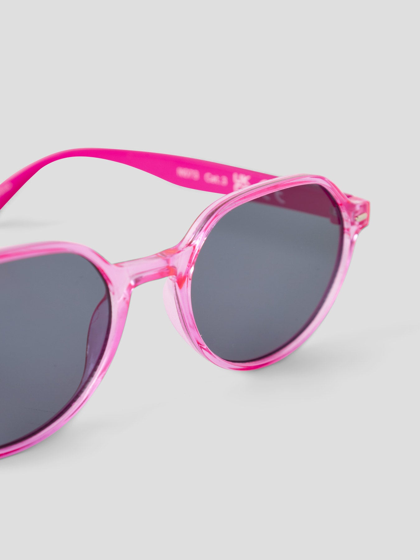 Rosa solglasögon till flicka 6-12 år. Snygga solbrillor till tjej barn och ungdom.
NKFFRANA SUNGLASSES
13251873