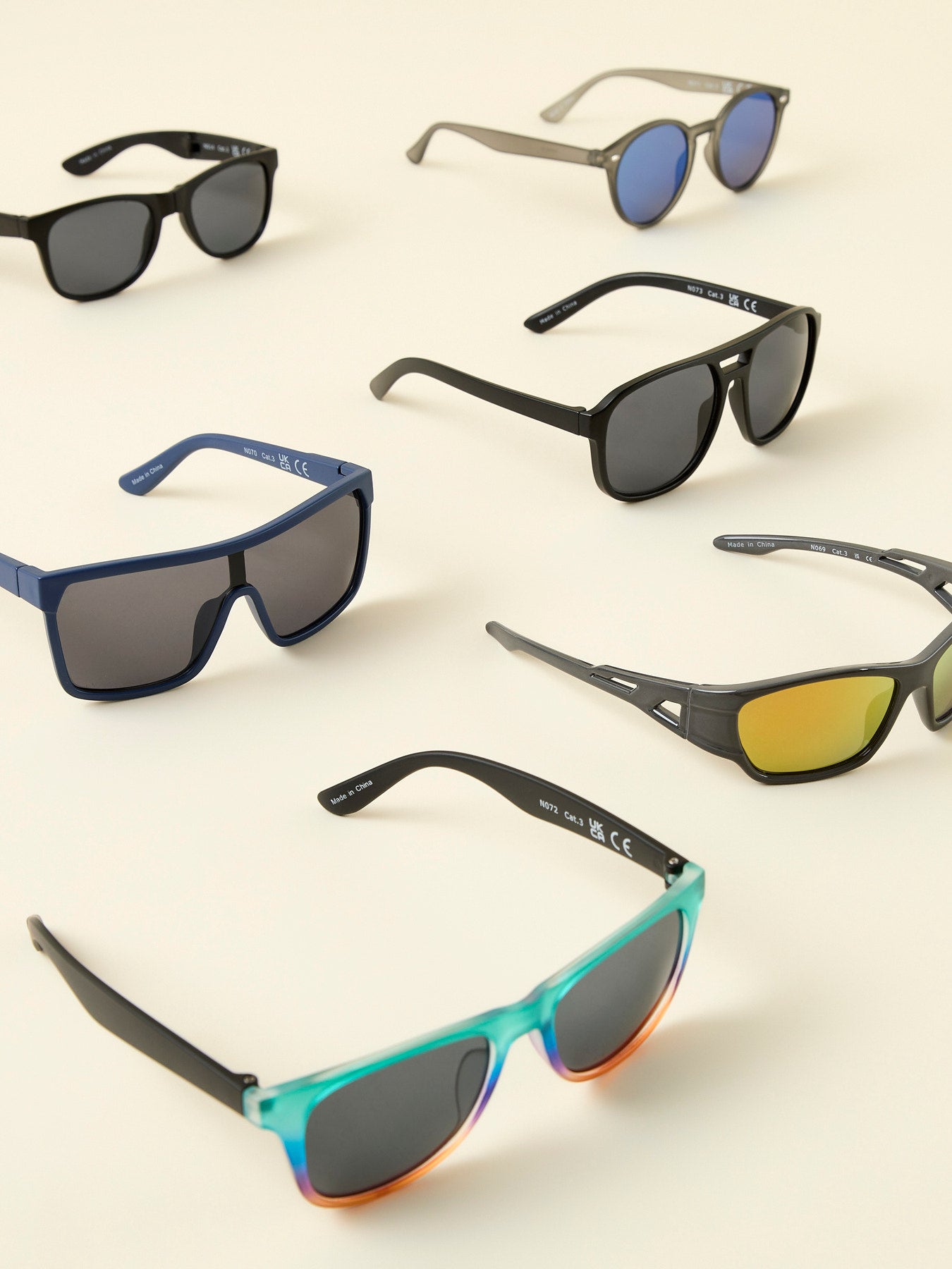 Svarta solglasögon till pojke 6-12 år. Snygga solbrillor till kille barn och ungdom.
NKMFRAN SUNGLASSES
13251874