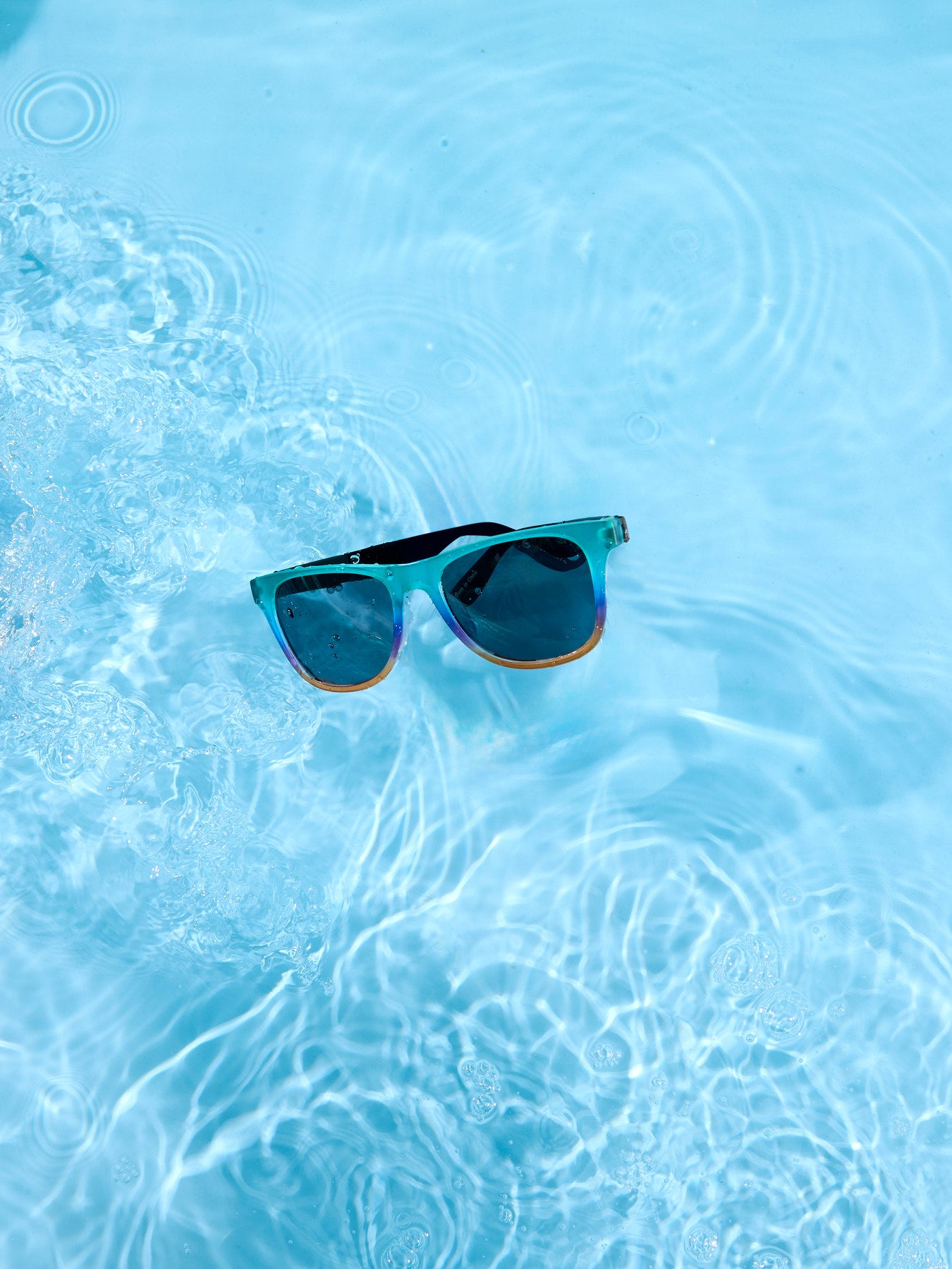 Blå solglasögon till pojke 6-12 år. Snygga solbrillor till kille barn och ungdom.
NKMFRAN SUNGLASSES
13251874