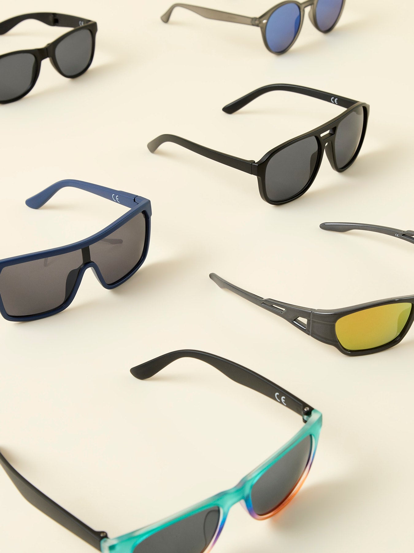 Blå solglasögon till pojke 6-12 år. Snygga solbrillor till kille barn och ungdom.
NKMFRAN SUNGLASSES
13251874