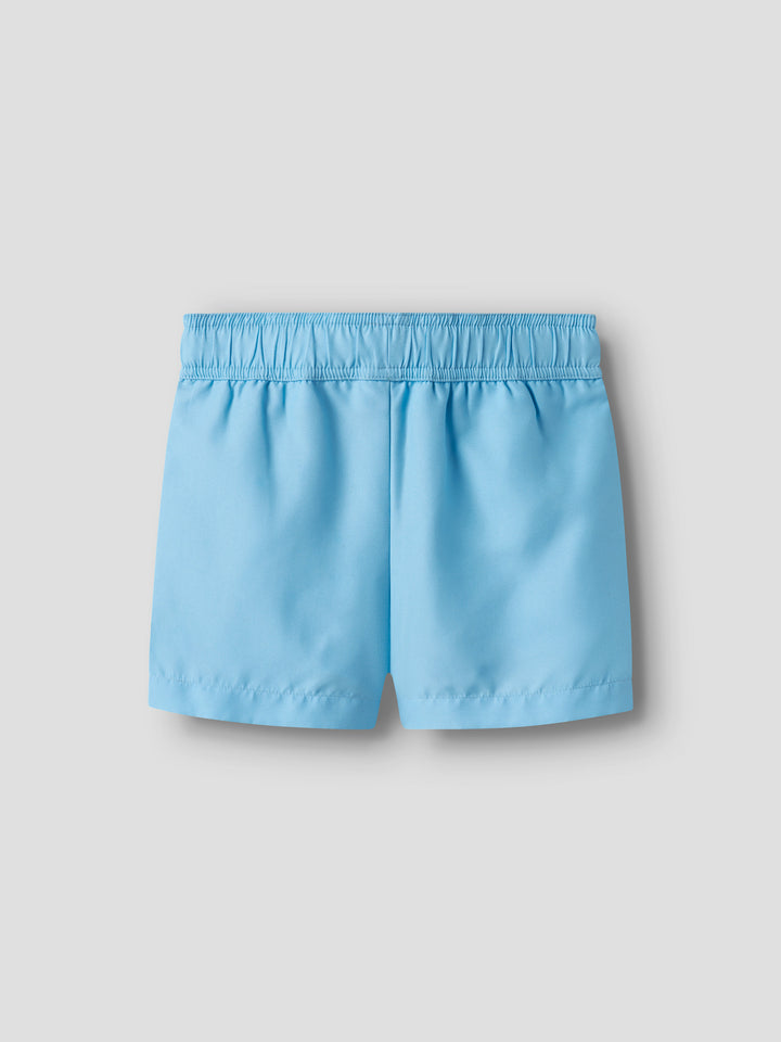 Blå bad shorts till pojke från Name it. Ljusblå badshorts, badbyxor med krokodil, enfärgade ljusblå bad shorts.
NMMZAKA SWIM SHORTS TB
13251966
