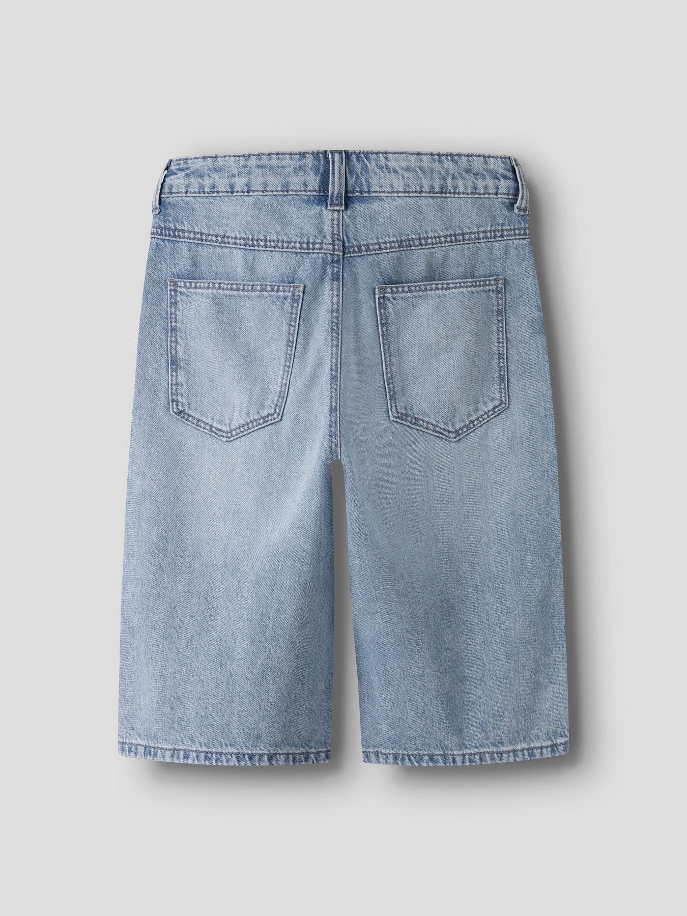 Långa jeans shorts jorts till tjej. Street jeansshorts till flicka från Name it.
NKFBELLA DNM JORTS 2227-MJ LNOOS
13252287