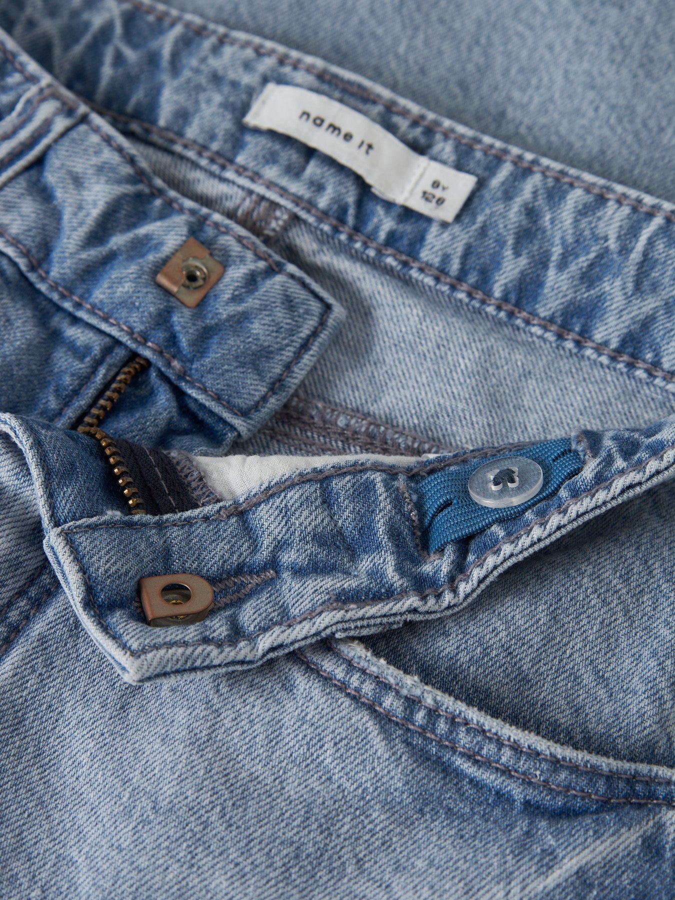 Långa jeans shorts jorts till tjej. Street jeansshorts till flicka från Name it.
NKFBELLA DNM JORTS 2227-MJ LNOOS
13252287