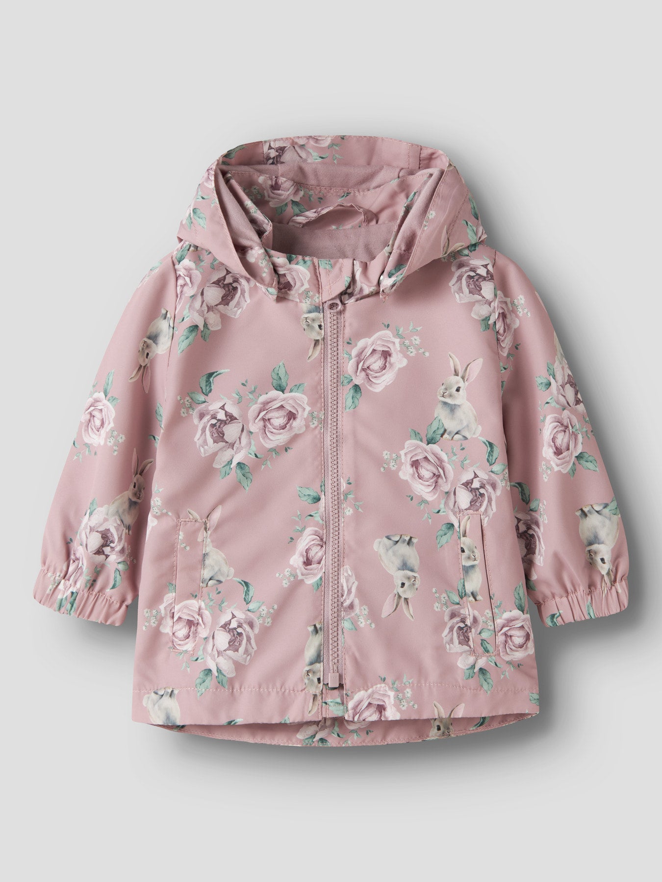 Söt rosa blommig baby jacka till flicka. Bebis jacka till vår och sommar med rosor från Name it. 
NBFMAXI JACKET LI AOP
13252361