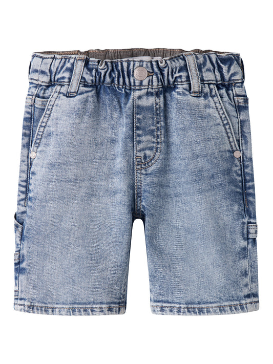 Mjuka lite längre ljus blå jeansshorts till pojke. Bermuda shorts i ekologisk bomull från Name it.
NMMBEN LOOSE DNM BERMUDA 8620-BC NOOS
13252453