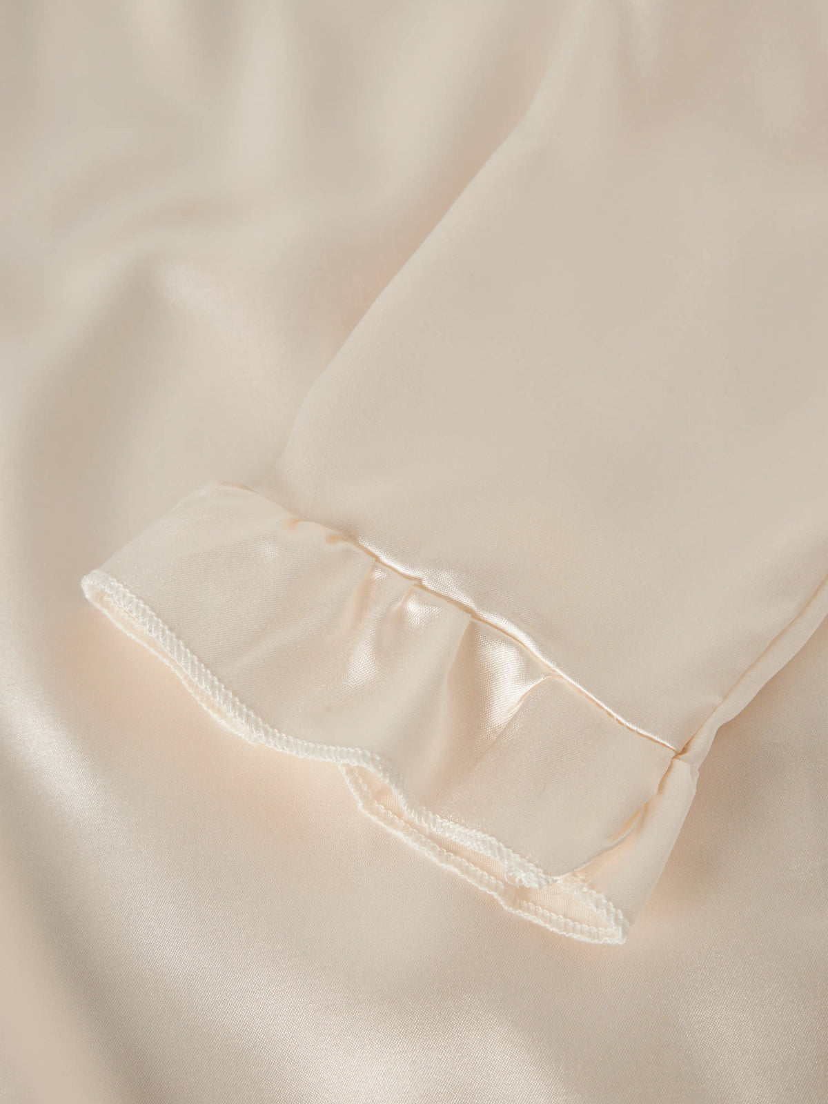 LMTD Nightys satinpyjamas för tjej med skjorta och långbyxor framifrån