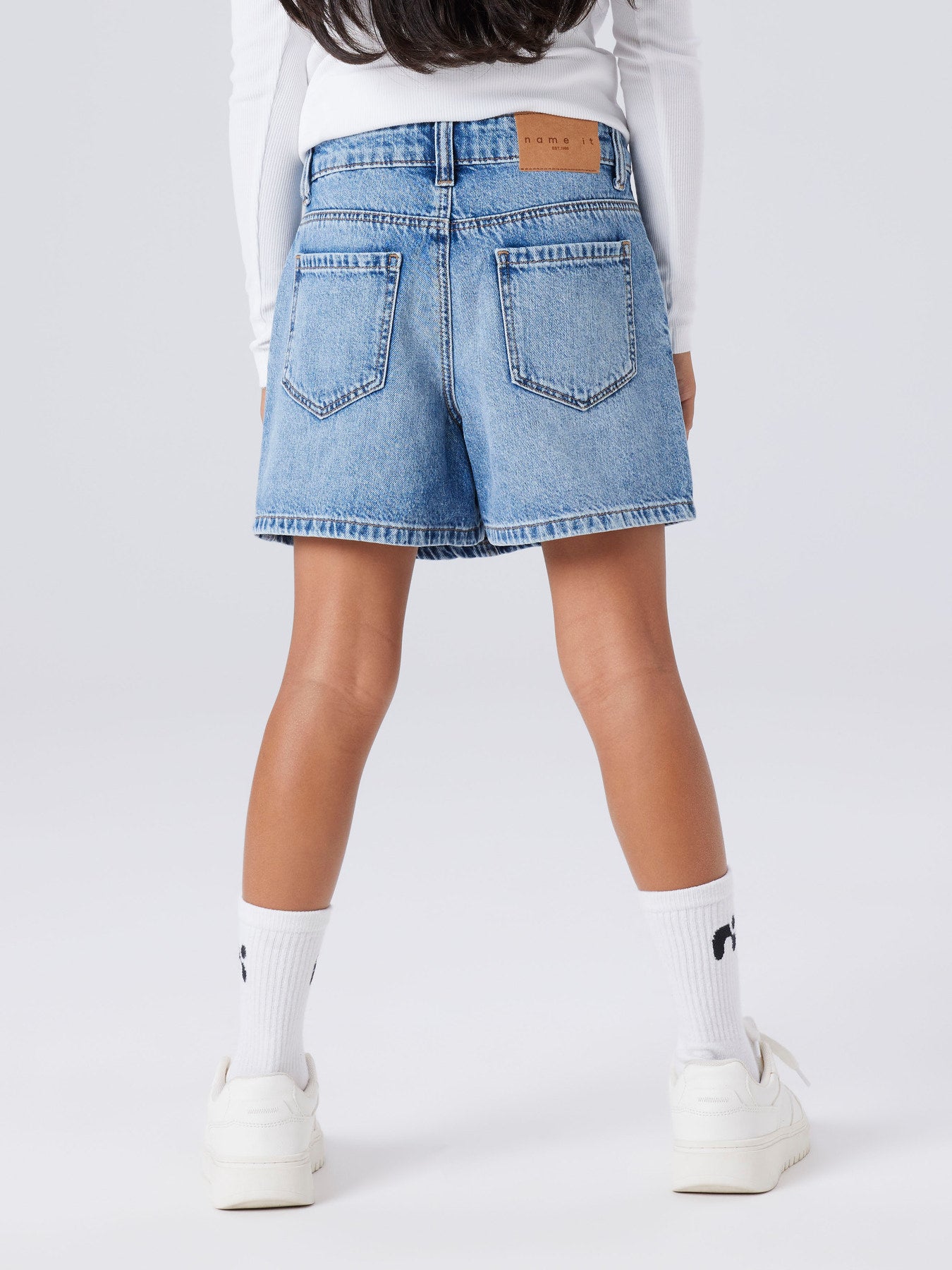 Snygg jeans kjol, jeans shorts till tjej. Jeanskjol från Name it till flicka.
NKFEMMA DNM SKORT 1040-MJ NOOS
13252810