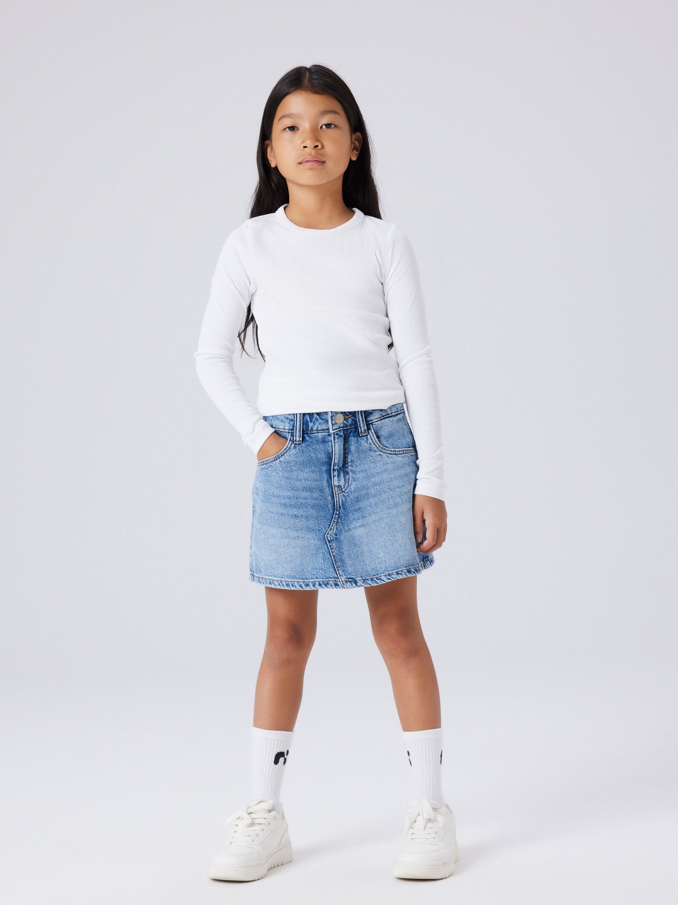 Snygg jeans kjol, jeans shorts till tjej. Jeanskjol från Name it till flicka.
NKFEMMA DNM SKORT 1040-MJ NOOS
13252810