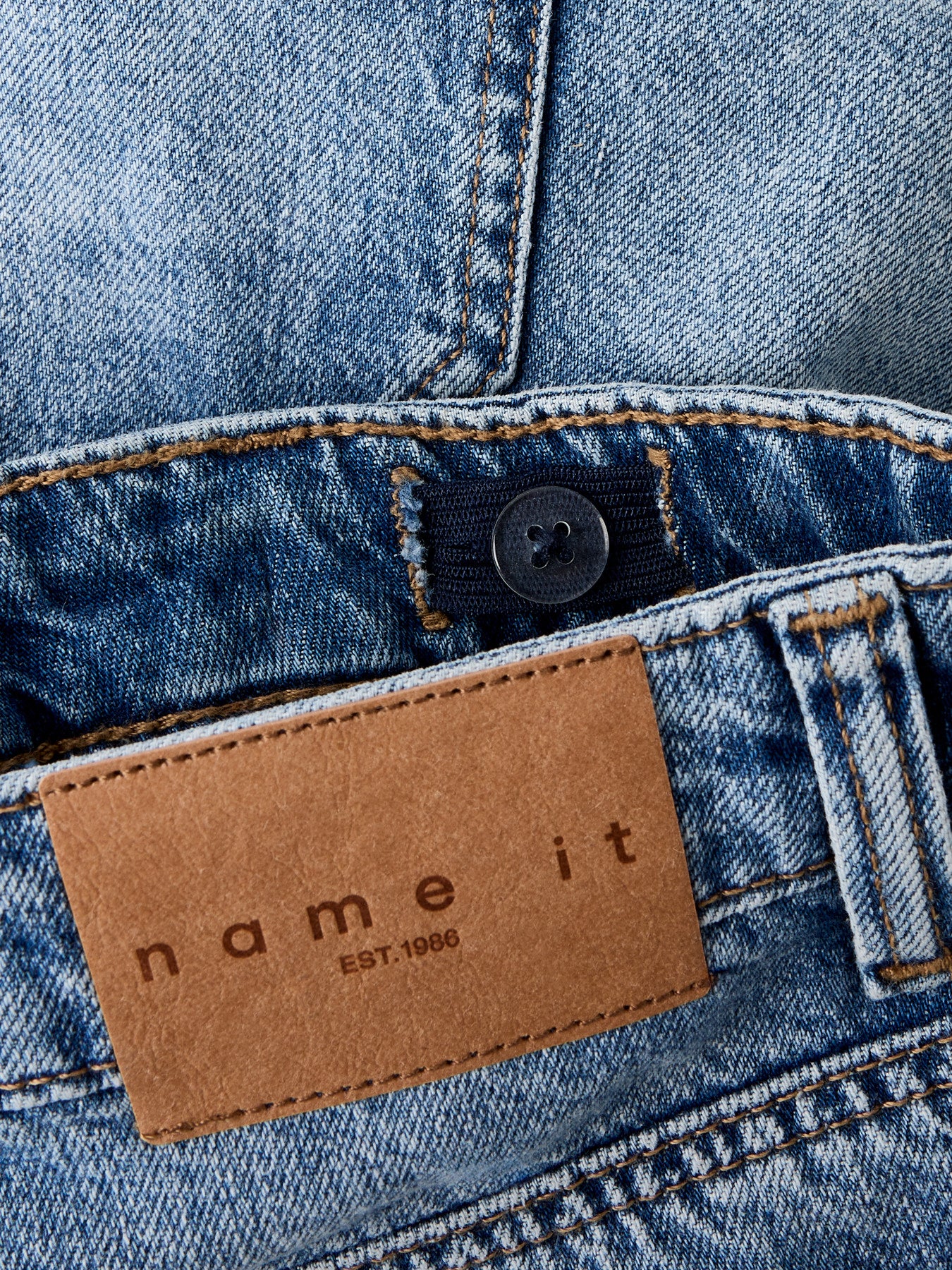 Snygg jeans kjol, jeans shorts till tjej. Jeanskjol från Name it till flicka.
NKFEMMA DNM SKORT 1040-MJ NOOS
13252810
