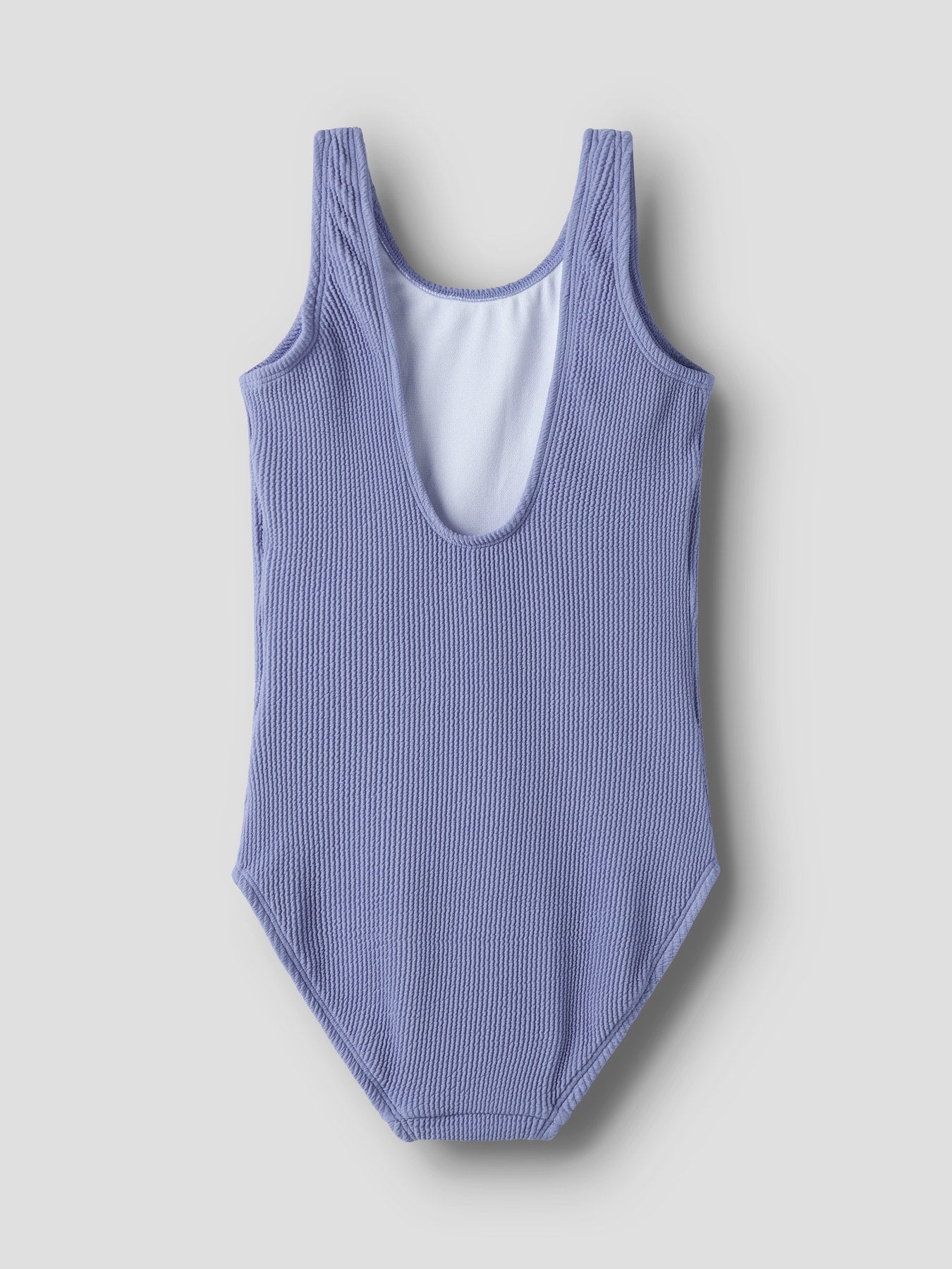 Blå Crinkle/seersucker struktur (krusigt tyg) till flicka från Name it.
Crinkle/seersucker struktur (krusigt tyg)
NKFZEPLIA SWIMSUIT
13253260