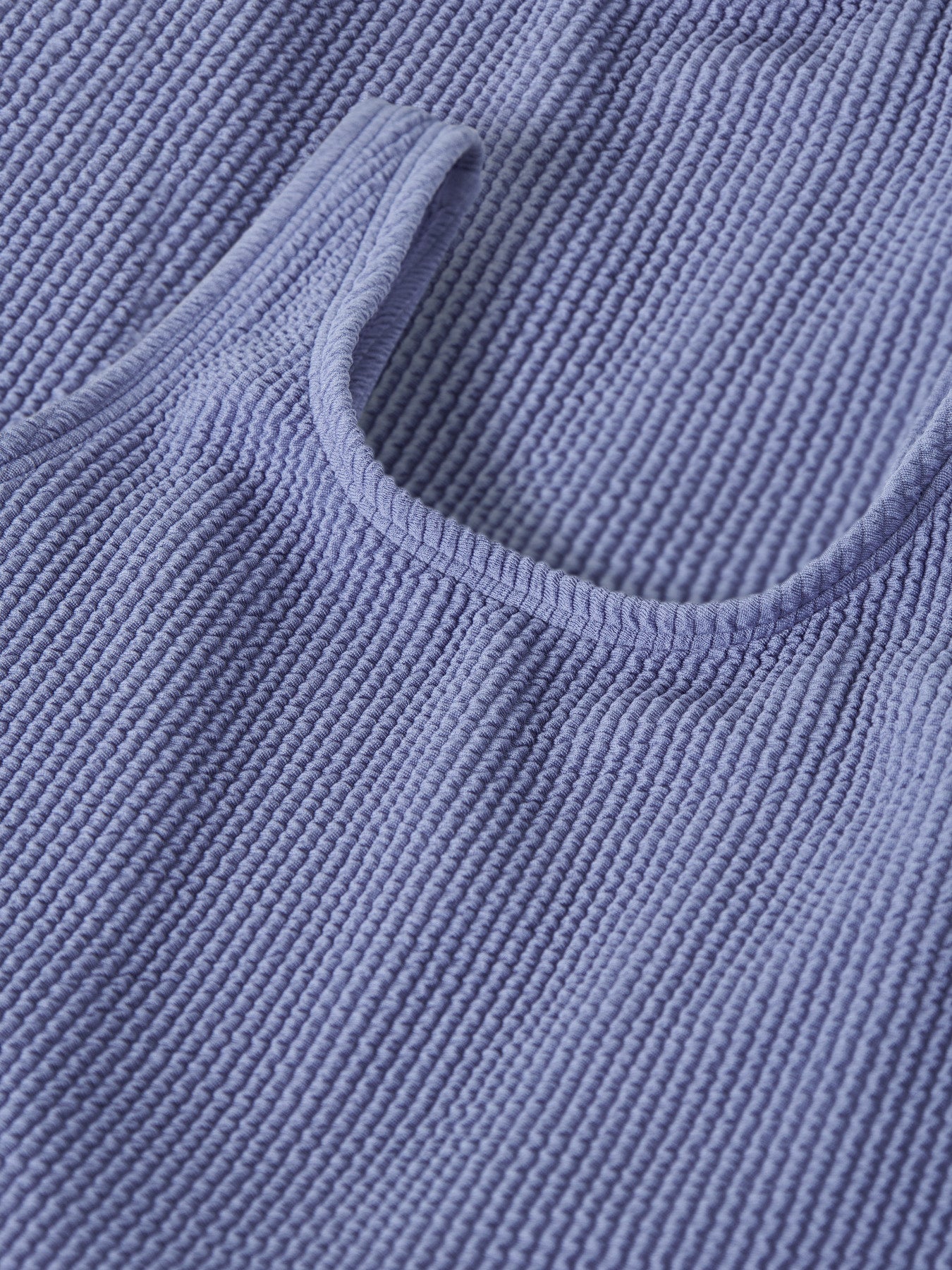 Blå Crinkle/seersucker struktur (krusigt tyg) till flicka från Name it.
Crinkle/seersucker struktur (krusigt tyg)
NKFZEPLIA SWIMSUIT
13253260