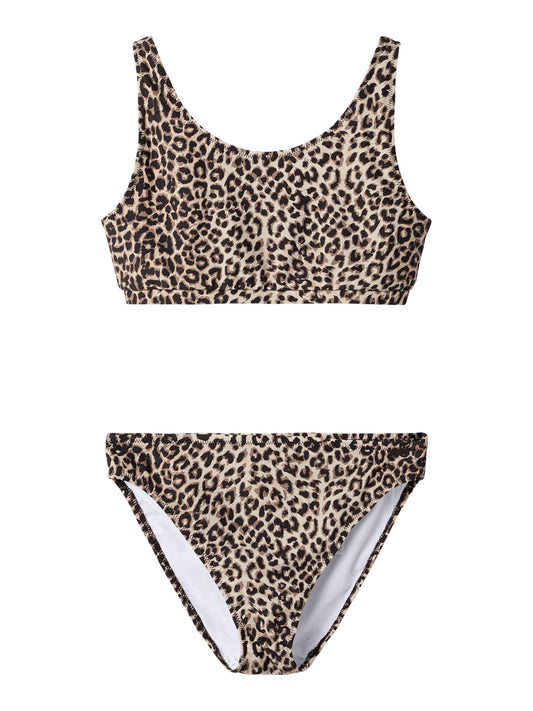 Leo mönstrad bikini till flicka. Badkläder till tjej från Name it. Barn och ungdoms bikini i svart och beige leopard mönster.
NKFZANIMAL BIKINI
13253288