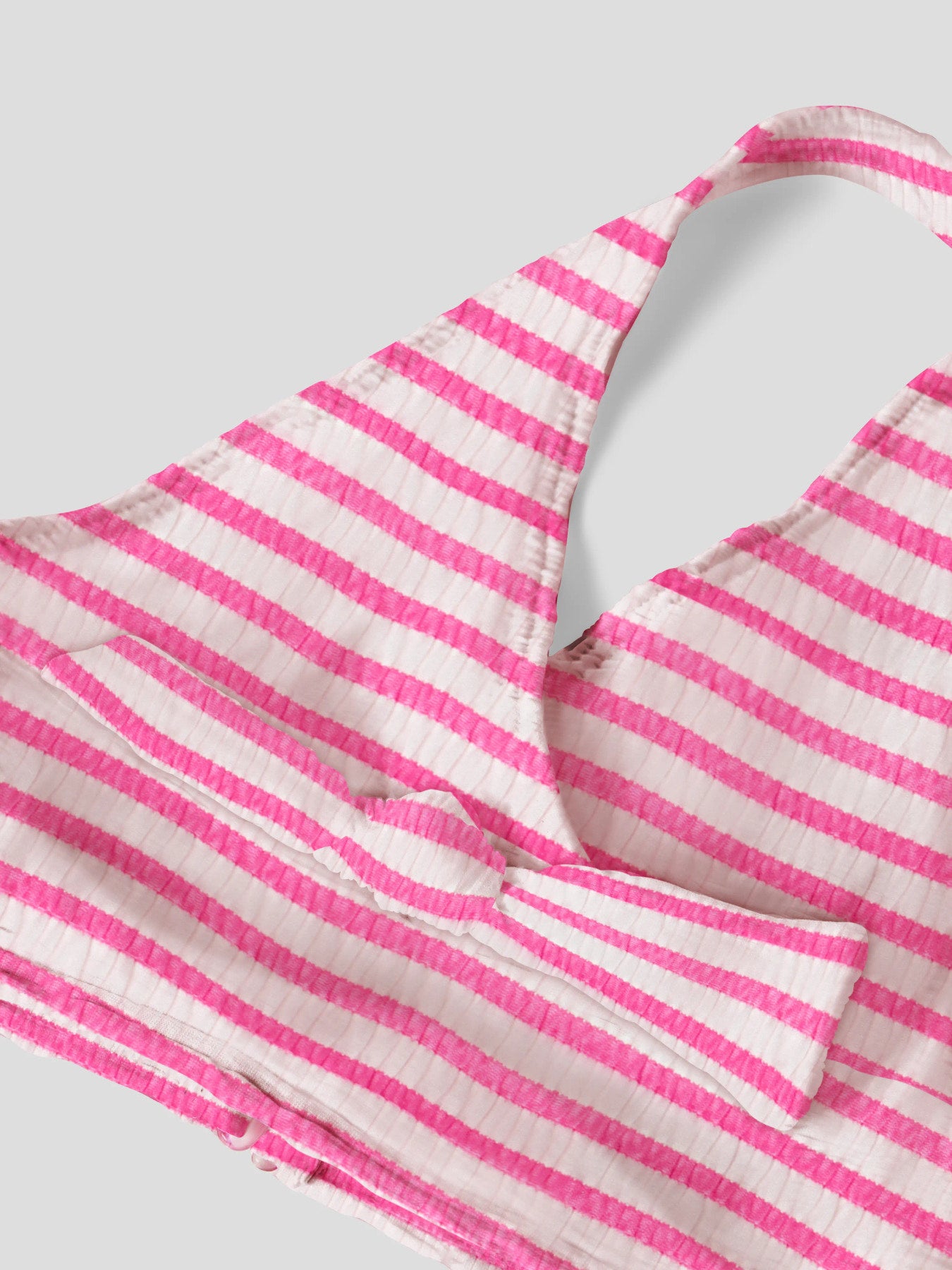 Rosa randig halterneck bikini till tjej. Badkläder till flicka, randig bikini topp med rosett fram, samt randig bikini trosa till barn, ungdom från Name it.
NKFZIPPA BIKINI
13253288