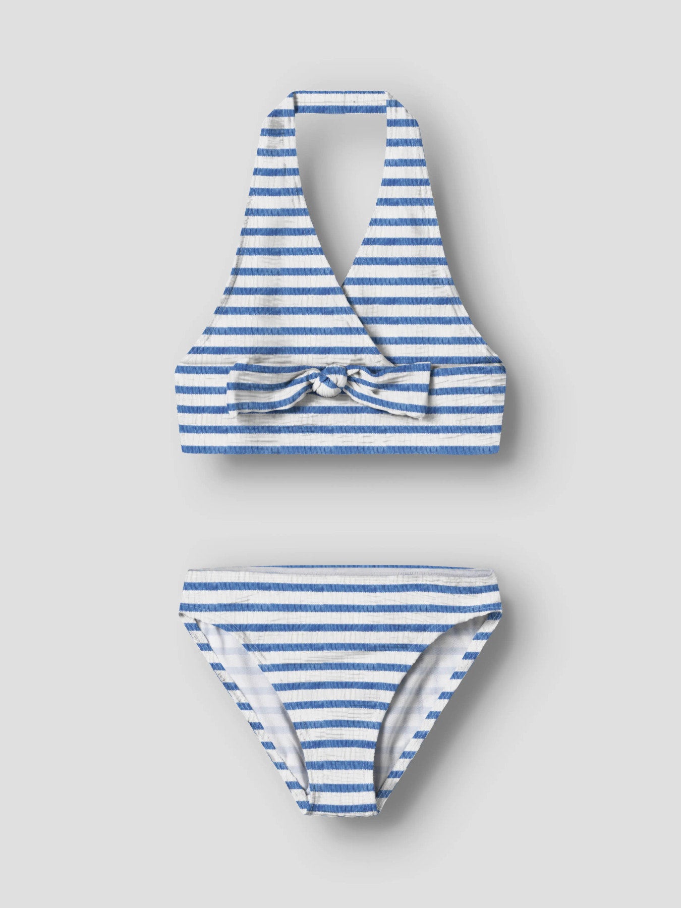 Blå och vit randig halterneck bikini till tjej. Badkläder till flicka, randig bikini topp med rosett fram, samt randig bikini trosa till barn, ungdom från Name it.
NKFZIPPA BIKINI
13253288