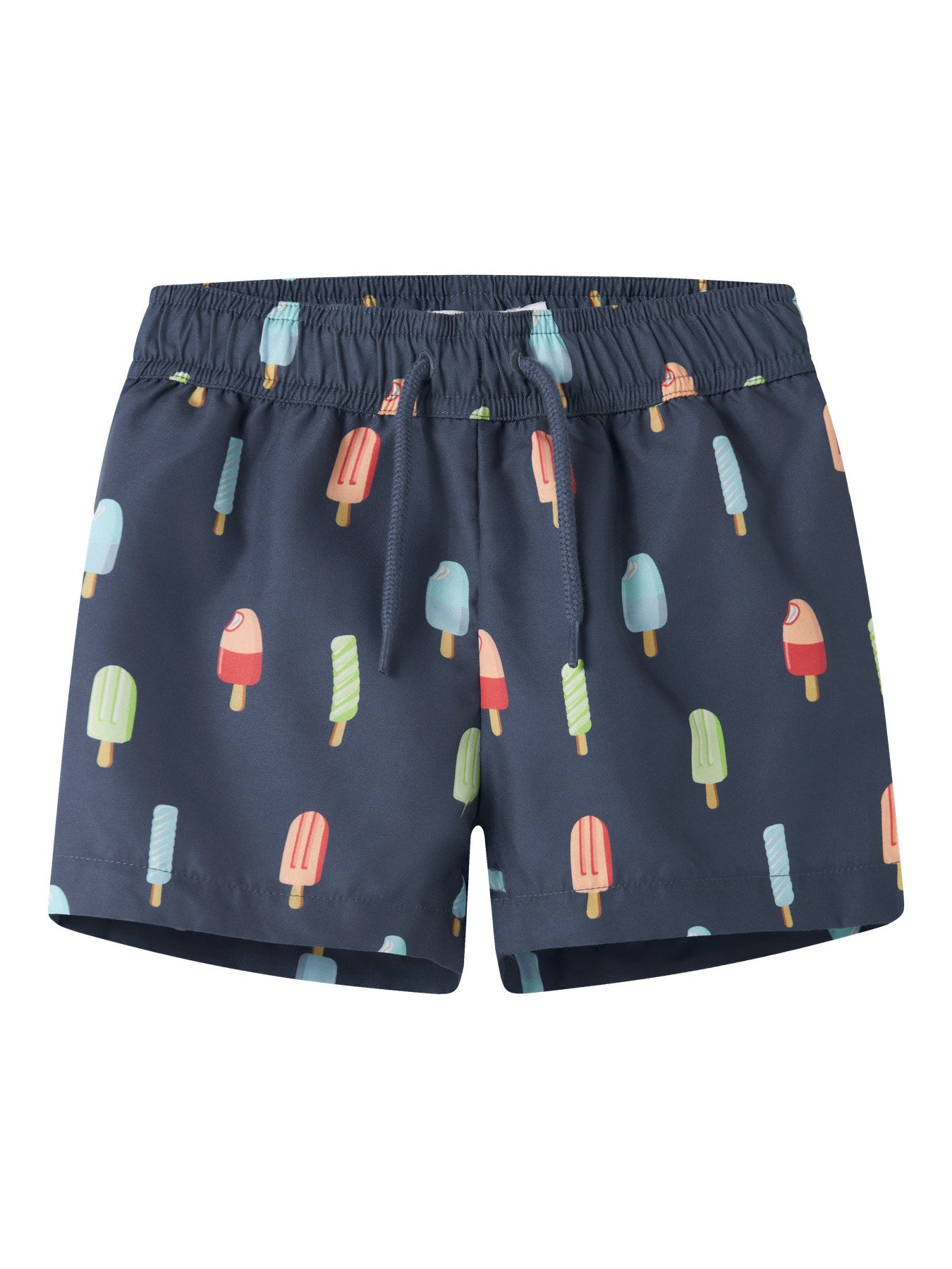 Blå mönstrade badshorts med glassar till pojke. Kul färgglad badbyxa till pojkar från Name it.
NMMZICE SWIM SHORTS
13253326
