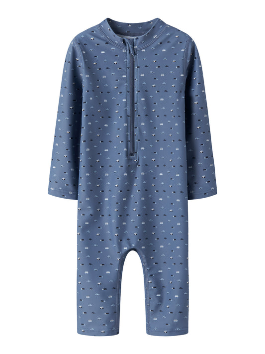Blå bilar mönstrad uv dräkt till pojke. Uv-kläder från Name it till pojkar, snabbtorkande.
NMMZIPPO 3/4 UV SWIMSUIT
13253335