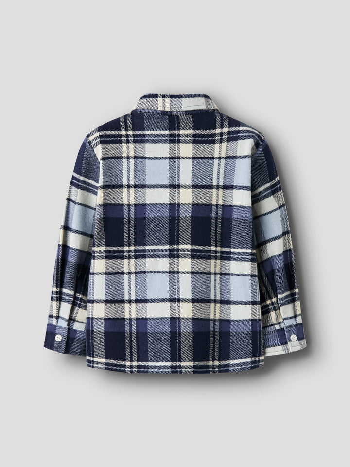 Snygg blå rutig flanell skjorta overshirt till pojke. Ekologiska barnkläder från Name it.
NMMDETUL LS OVERSHIRT
13253467