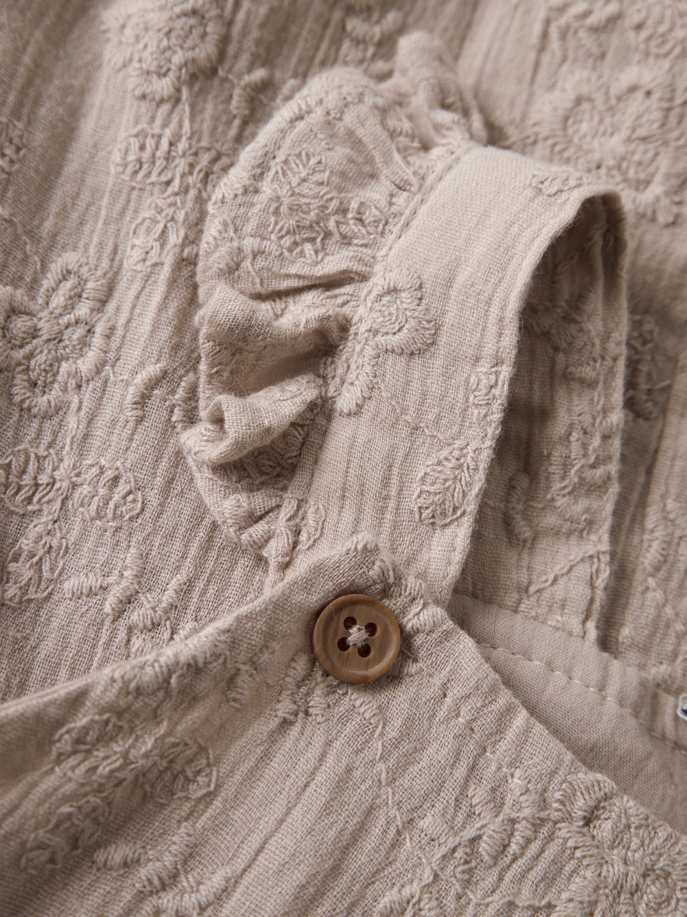 Söt broderad baby byxa med hängslen. Hängselbyxor till bebis flicka, ekologiska babykläder till flicka.
NBFDATINES OVERALL
13253622