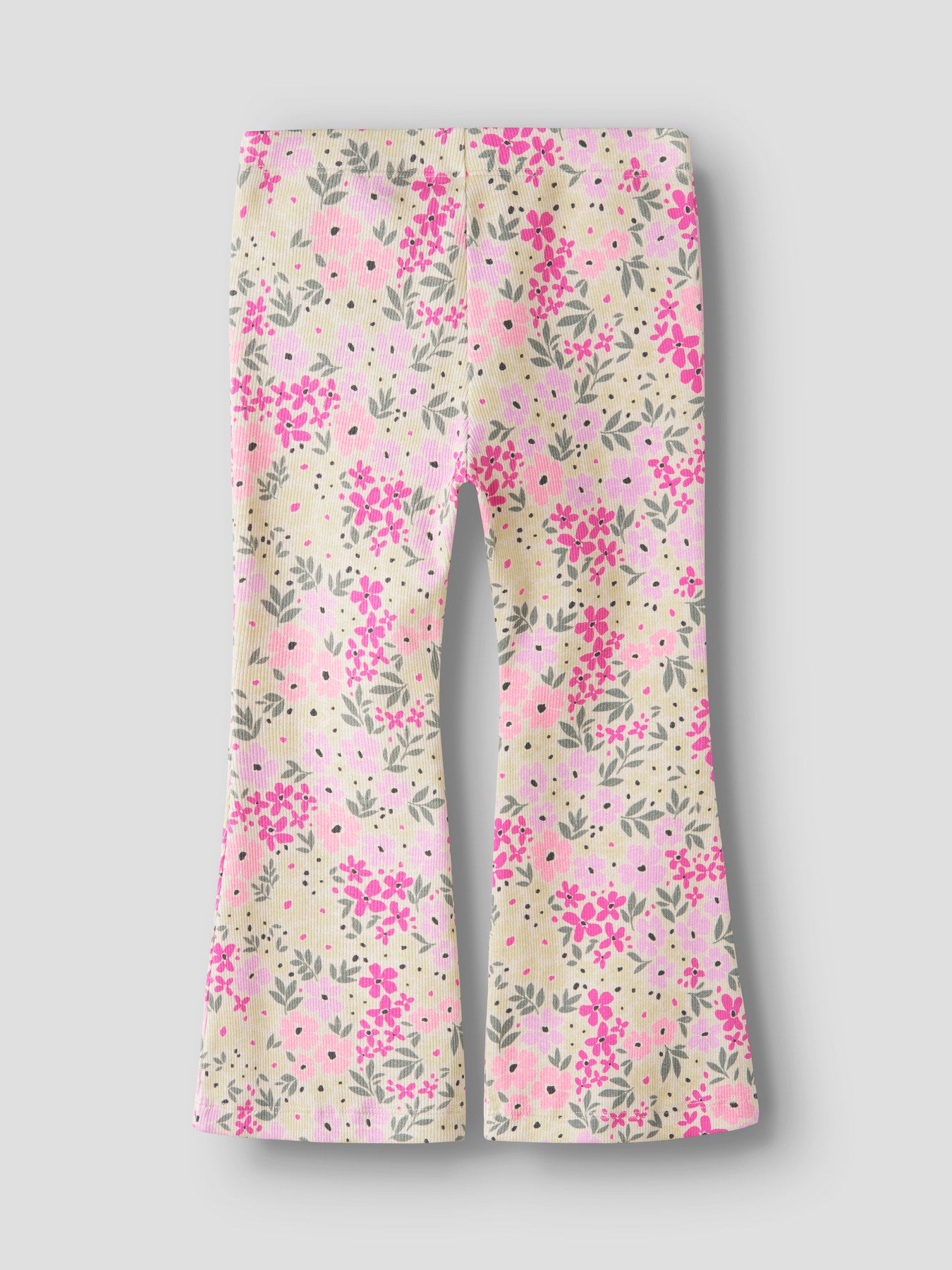 Färgglada utsvängda ribbade leggings till flicka. Blommiga byxor i ekologisk bomull från Name it. Gula och rosa mönstrade tjej byxor.
NMFDARTIAS FLARED PANT
13253632