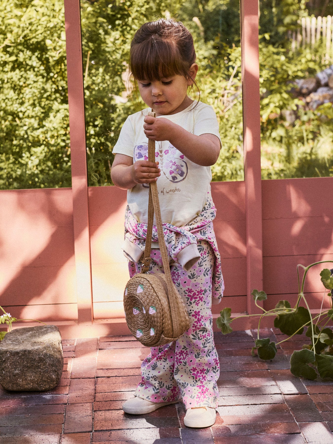 Färgglada utsvängda ribbade leggings till flicka. Blommiga byxor i ekologisk bomull från Name it. Gula och rosa mönstrade tjej byxor.
NMFDARTIAS FLARED PANT
13253632