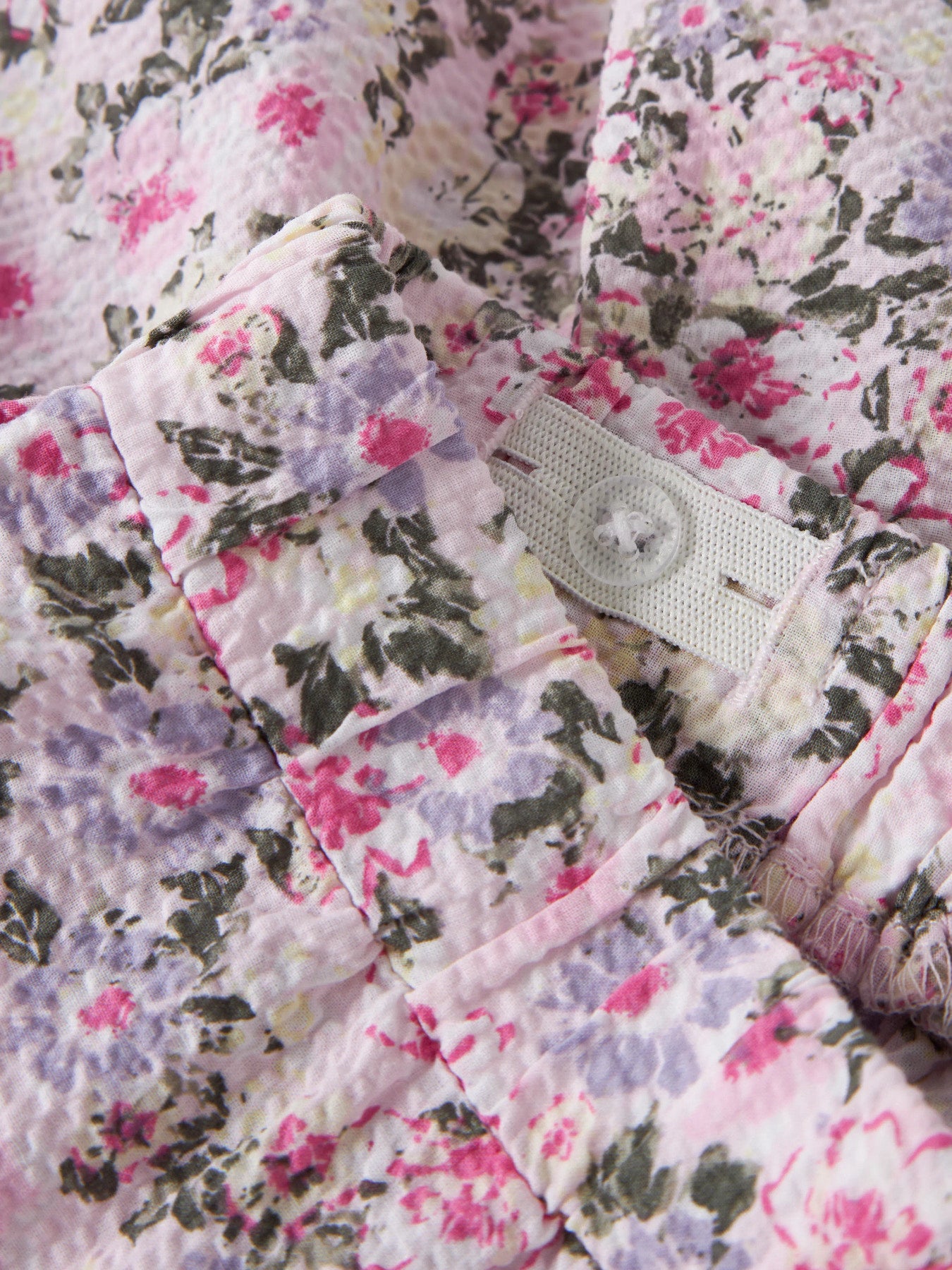 Små blommig rosa kort kjol till flicka. Sommar kjol i ekologisk bomull till barn och ungdom tjej från Name it.
NKFDARTA SKIRT
13253809