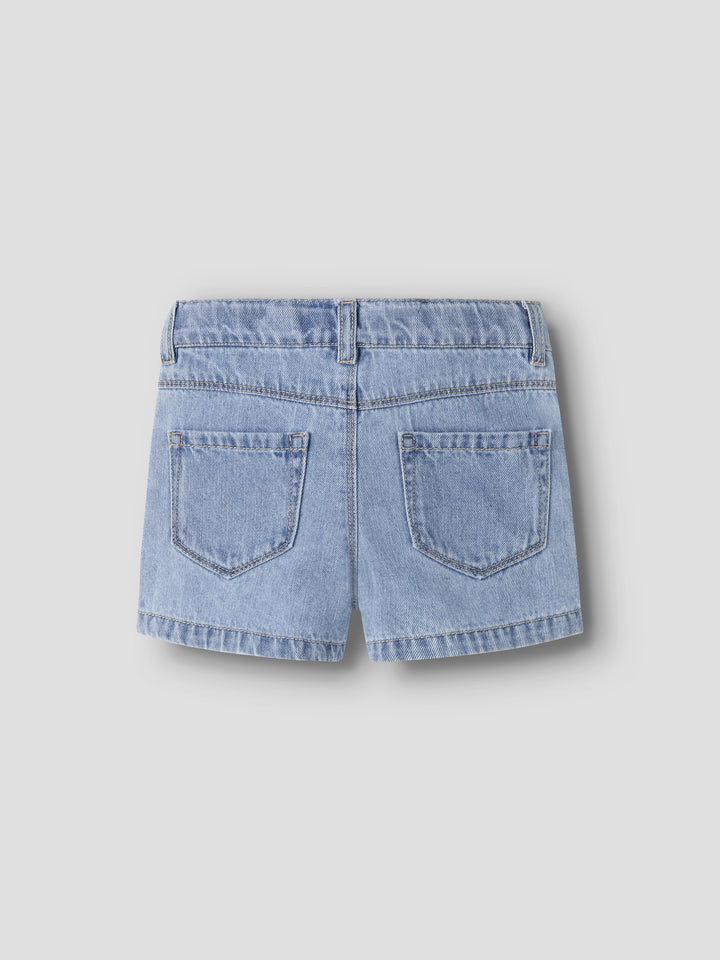 Ljus blå broderade jeansshorts till flicka. Shorts i denim med broderade vita blommor till flicka från Name it.
NMFROSE MOM DNM ANGLAI SHORTS 1026-OV H
13254112