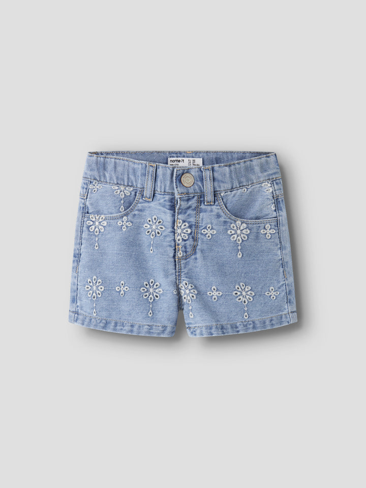 Ljus blå broderade jeansshorts till flicka. Shorts i denim med broderade vita blommor till flicka från Name it.
NMFROSE MOM DNM ANGLAI SHORTS 1026-OV H
13254112