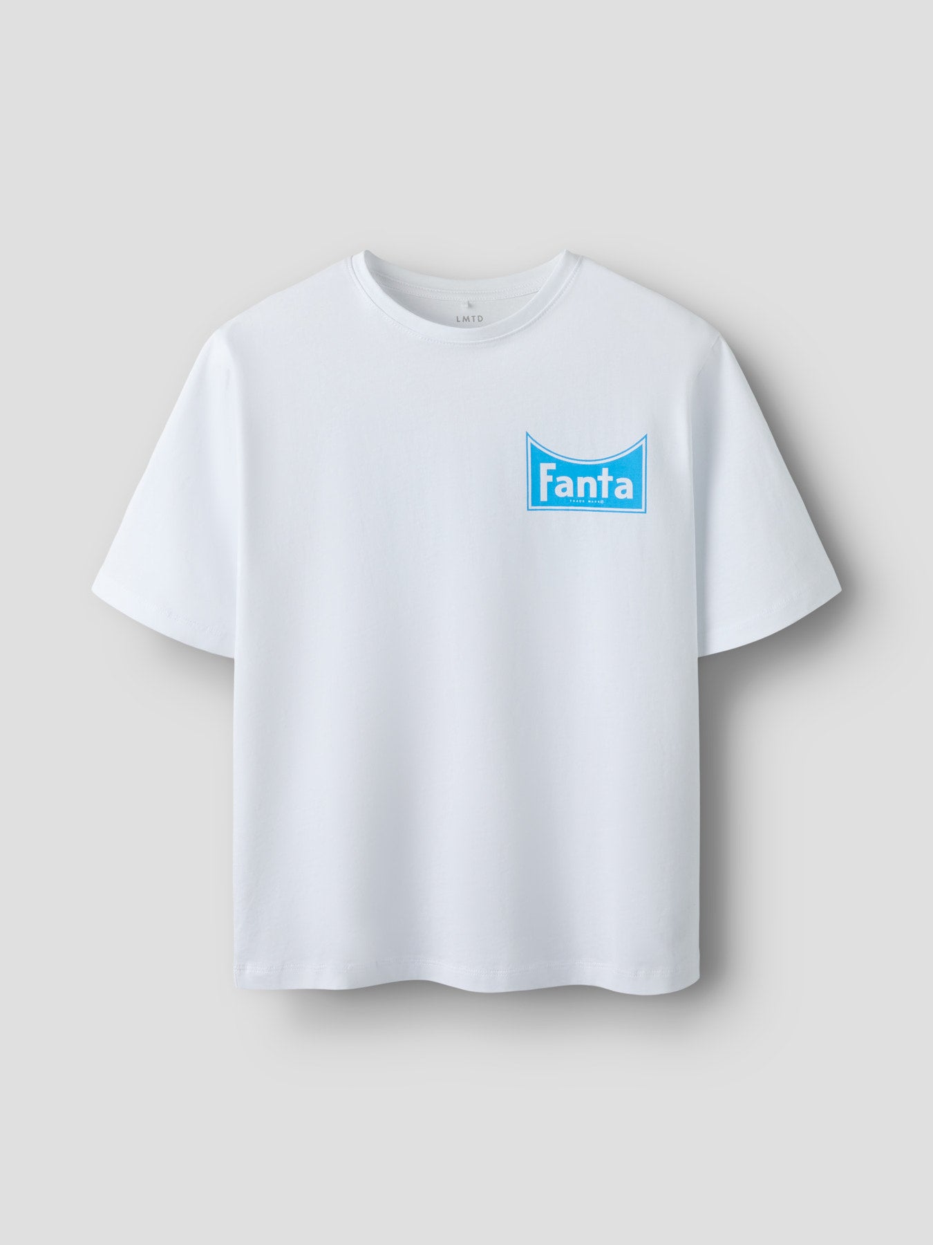 Snygg Fanta t-shirt till kille och tjej. Ungdoms tröja kortärmad Fanta t-shirt i unisex modell till flicka och pojke från LMTD.
NLNMADDEN FANTASPRITE SS L TOP BOX BFU
13254214