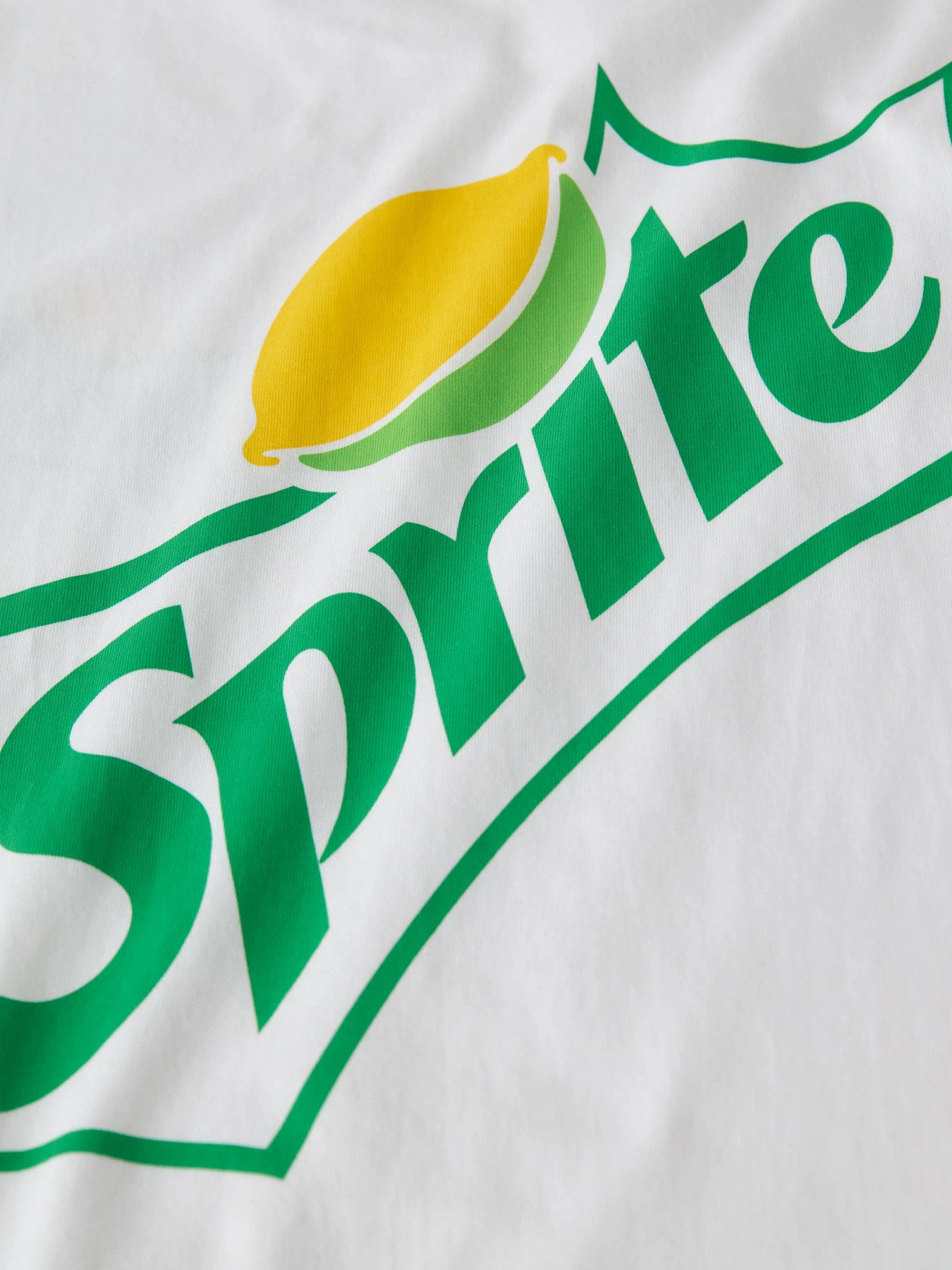 Snygg Sprite t-shirt till kille och tjej. Ungdoms tröja kortärmad Sprite t-shirt i unisex modell till flicka och pojke från LMTD.
NLNMADDEN FANTASPRITE SS L TOP BOX BFU
13254214