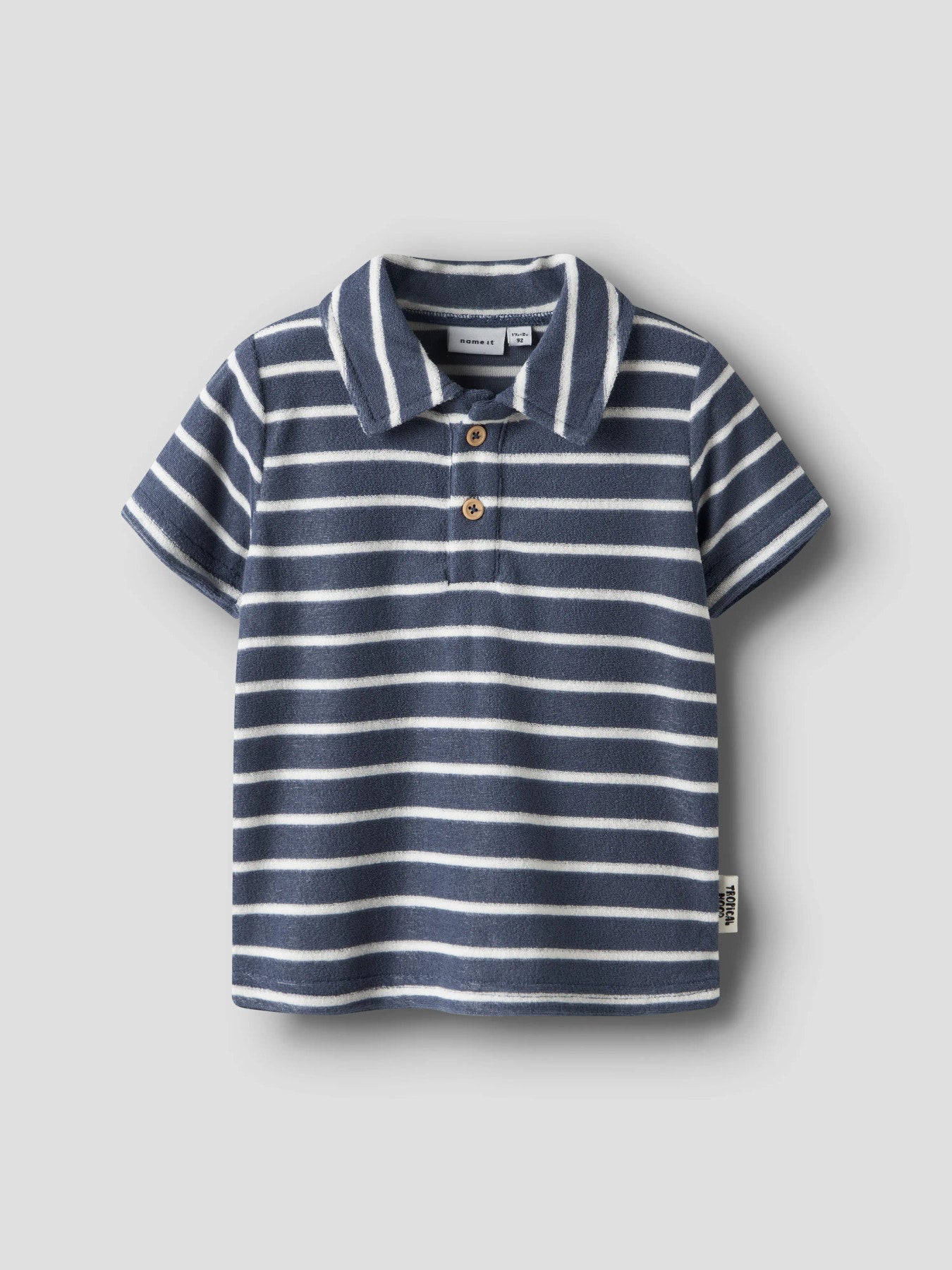 Frotté piké tröja, kortärmad frotte pike t-shirt till pojke från Name it. Mjuk och skön blå randig sommar tröja från Nameit.
NMMFINTI SS NREG TERRY POLO BOX
13254305