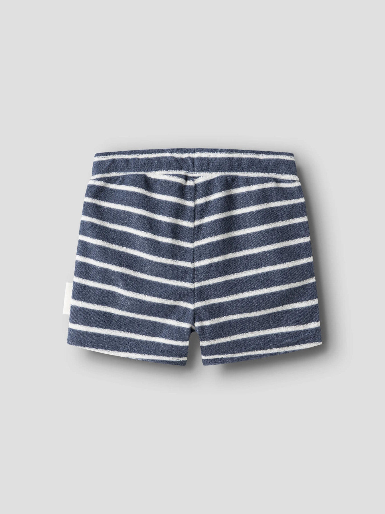 Randig blå vit mjuk skön frotte shorts till pojke. Frotté shorts från Name it.
NMMFINTI NREG TERRY SHORTS BOX
13254307