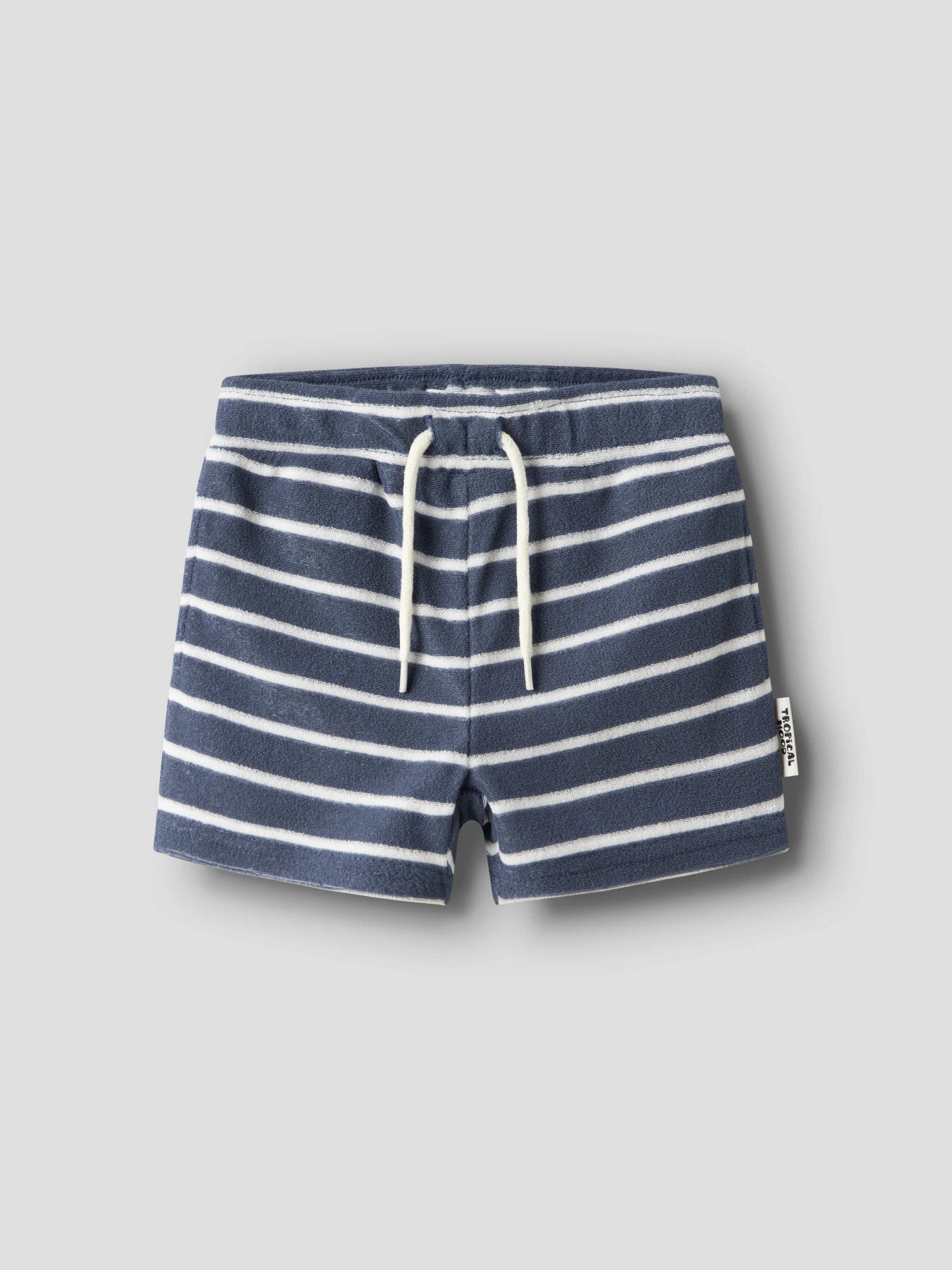 Randig blå vit mjuk skön frotte shorts till pojke. Frotté shorts från Name it.
NMMFINTI NREG TERRY SHORTS BOX
13254307