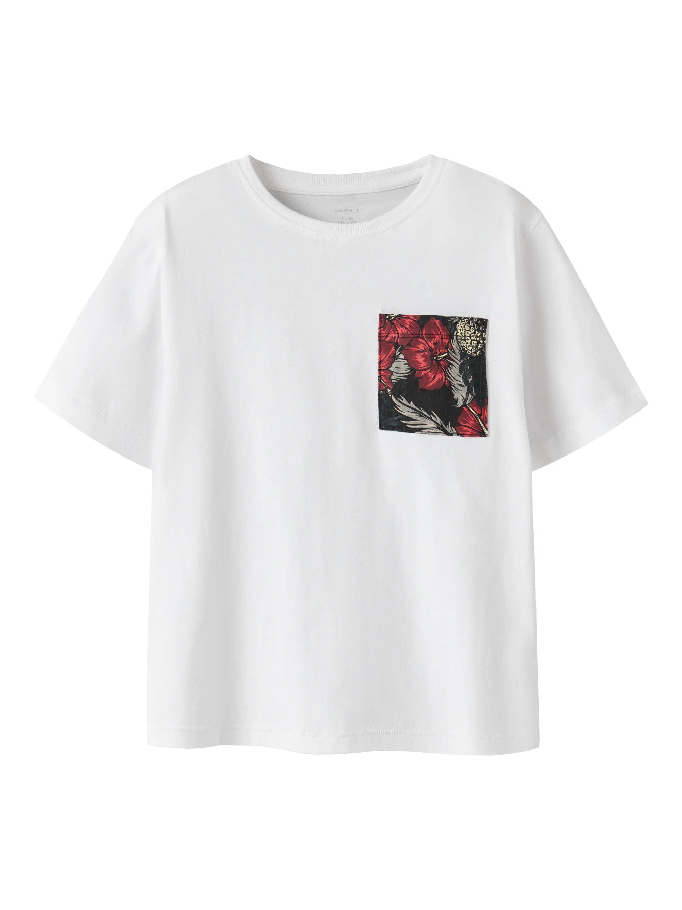 Vit t-shirt med blommig ficka till pojke. Snygg vit tröja med mönstrad bröstficka i blommigt röd och svart hawaii mönster i ekologisk bomull från Name it.
NKMFERN SS NREG TOP BOX
13254320