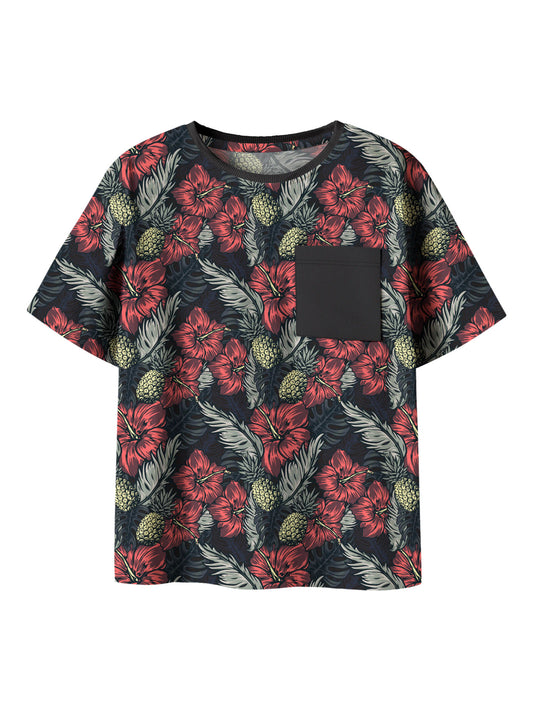 Blommig t-shirt med ficka till pojke. Snygg svart och röd sommar t-shirt i ekologisk bomull från Name it.
NKMFERN SS NREG TOP BOX
13254320