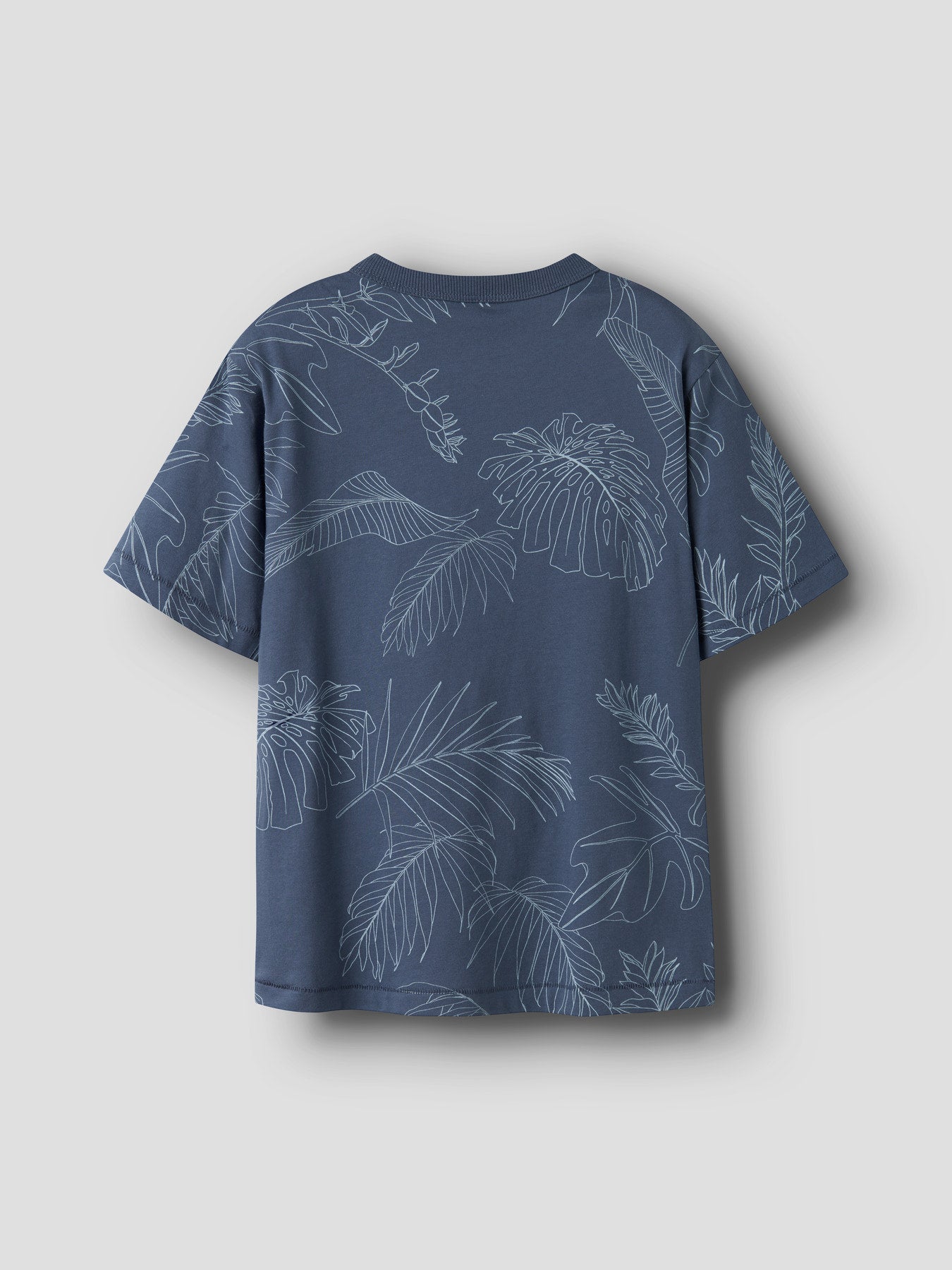 Blå mönstrad sommar t-shirt till pojke. Snygg kortärmad tröja till kille i ekologisk bomull.
NKMFERTO SS NREG TOP BOX
13254322