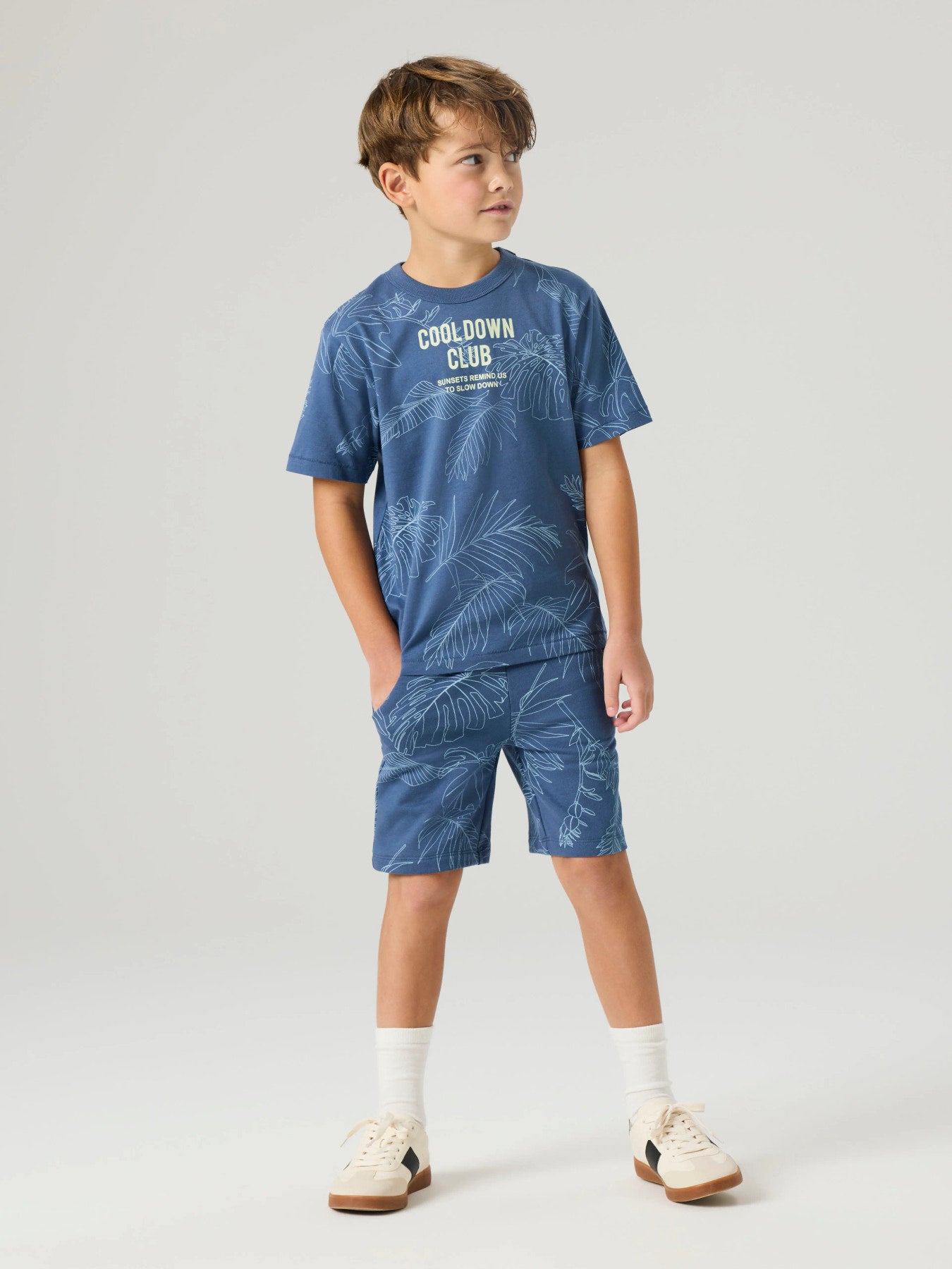 Blå mönstrad sommar t-shirt till pojke. Snygg kortärmad tröja till kille i ekologisk bomull.
NKMFERTO SS NREG TOP BOX
13254322