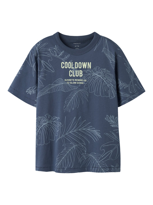 Blå mönstrad sommar t-shirt till pojke. Snygg kortärmad tröja till kille i ekologisk bomull.
NKMFERTO SS NREG TOP BOX
13254322