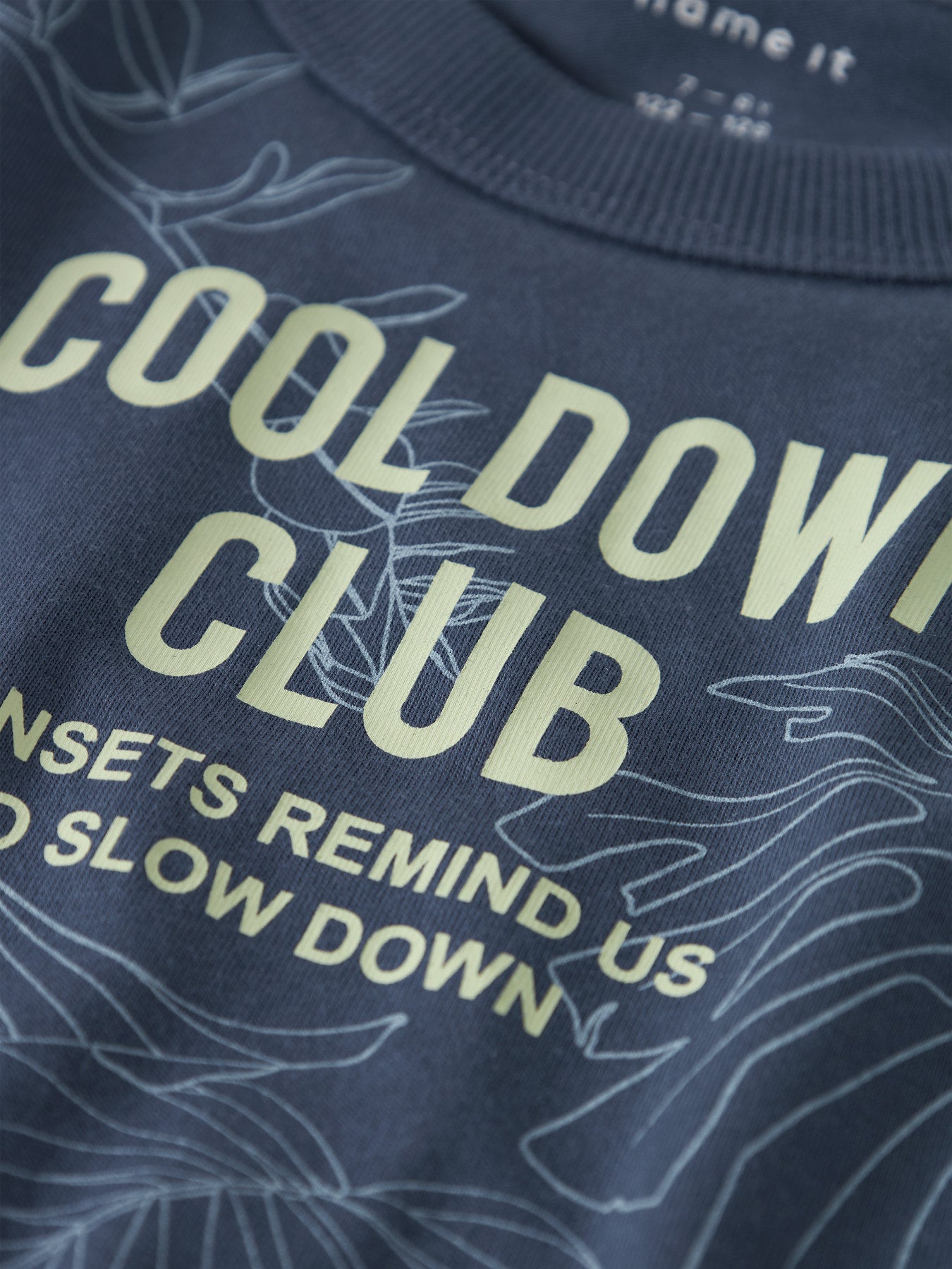 Blå mönstrad sommar t-shirt till pojke. Snygg kortärmad tröja till kille i ekologisk bomull.
NKMFERTO SS NREG TOP BOX
13254322