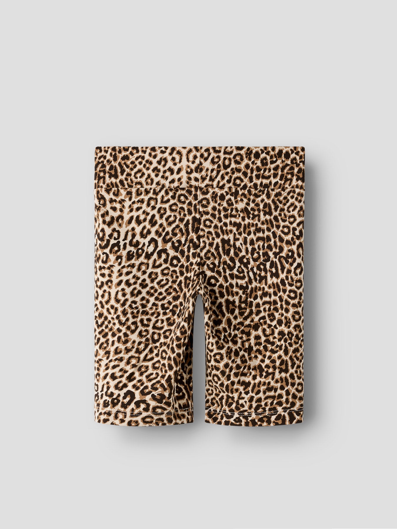 Leopard mönstrade cykelbyxor med bred resår i midjan. 
Beige och svart leo biker shorts till flicka och tjej, barn och ungdom i ekologisk bomull från Name it.
NKFFAHIROZ BIKER LEGGING
13254497