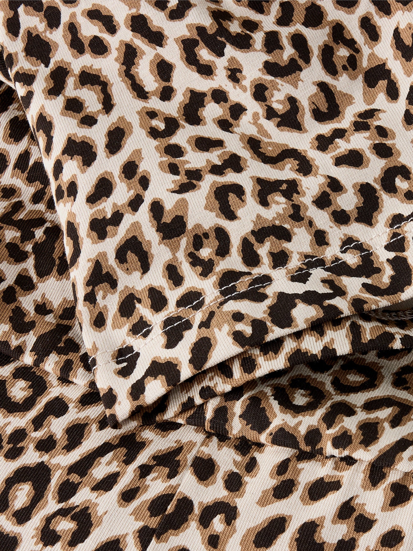 Leopard mönstrade cykelbyxor med bred resår i midjan. 
Beige och svart leo biker shorts till flicka och tjej, barn och ungdom i ekologisk bomull från Name it.
NKFFAHIROZ BIKER LEGGING
13254497
