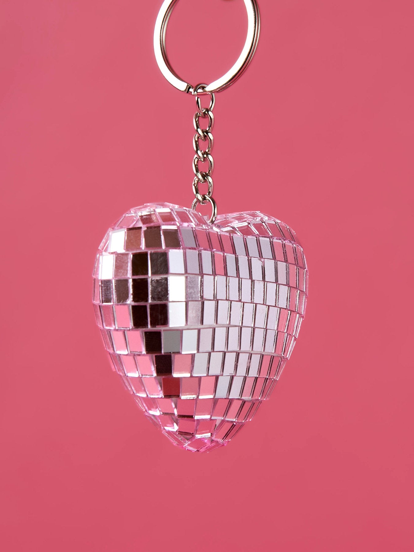 Silver färgad nyckelring med hjärta som en discokula, charms till väska  eller till nycklar.
NKFFAMINA KEYHANGER
13254499