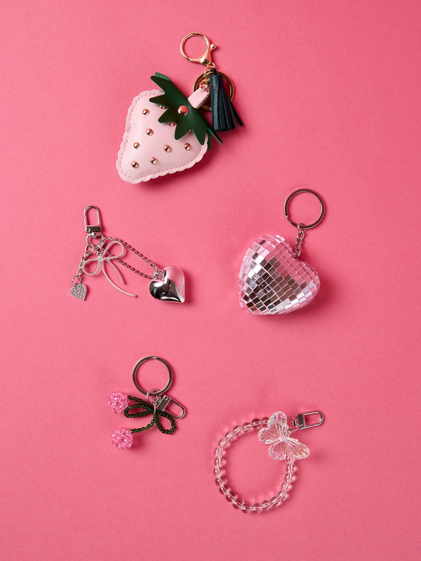 Cool nyckelring, charms med jordgubbe. Kul smycke att hänga på hand väskan eller kanske ha sin nyckel på.
NKFFRUITY KEYHANGER
13254512