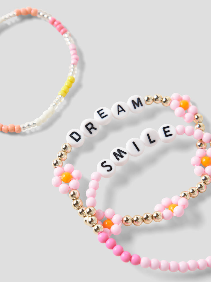 Söt 3 pack med armband till barn flicka. Rosa pärl armband med blommor och fina ord.
NMFFANDANGO 3P BRACELET
13254519