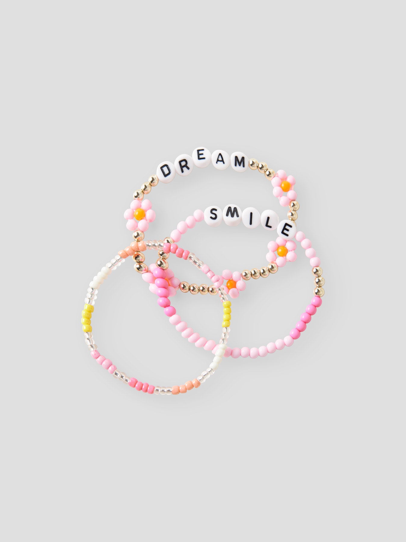 Söt 3 pack med armband till barn flicka. Rosa pärl armband med blommor och fina ord.
NMFFANDANGO 3P BRACELET
13254519
