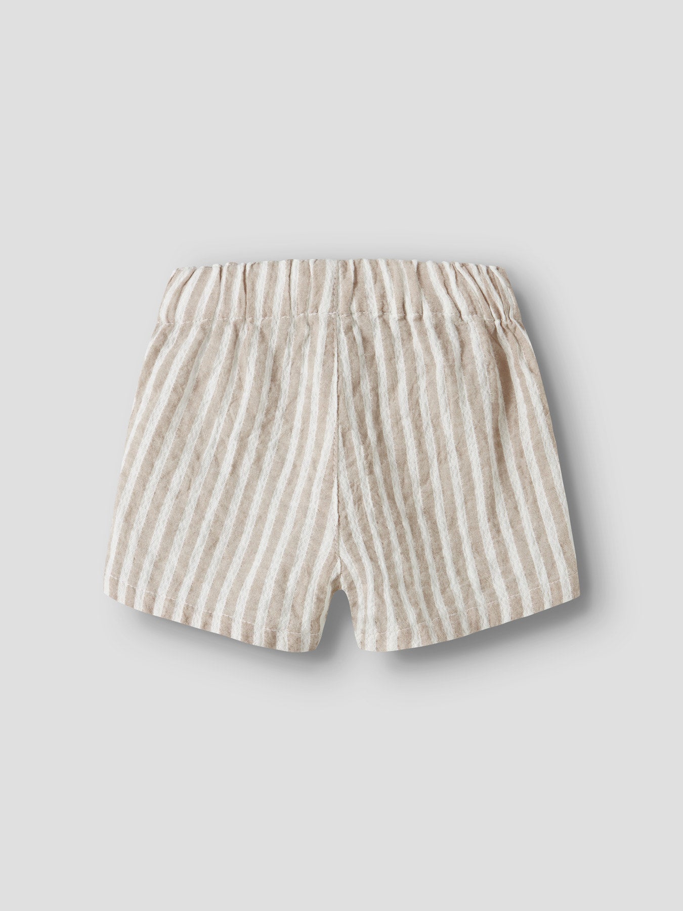 Randiga baby shorts till pojke. Ekologiska bebis shorts till pojke från Name it.
NBMFEDENIS SHORTS
13254561