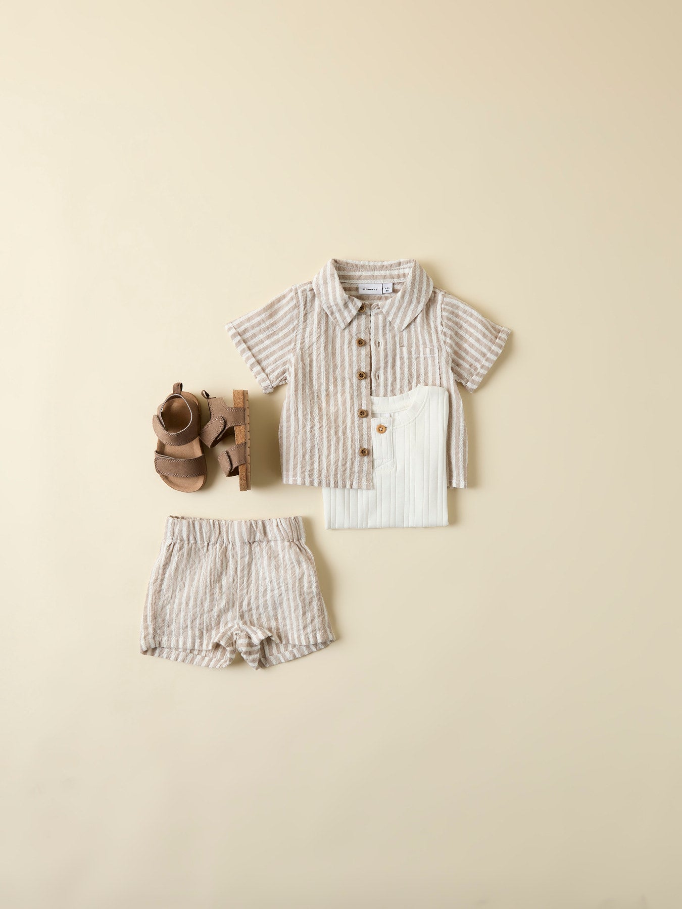 Randiga baby shorts till pojke. Ekologiska bebis shorts till pojke från Name it.
NBMFEDENIS SHORTS
13254561