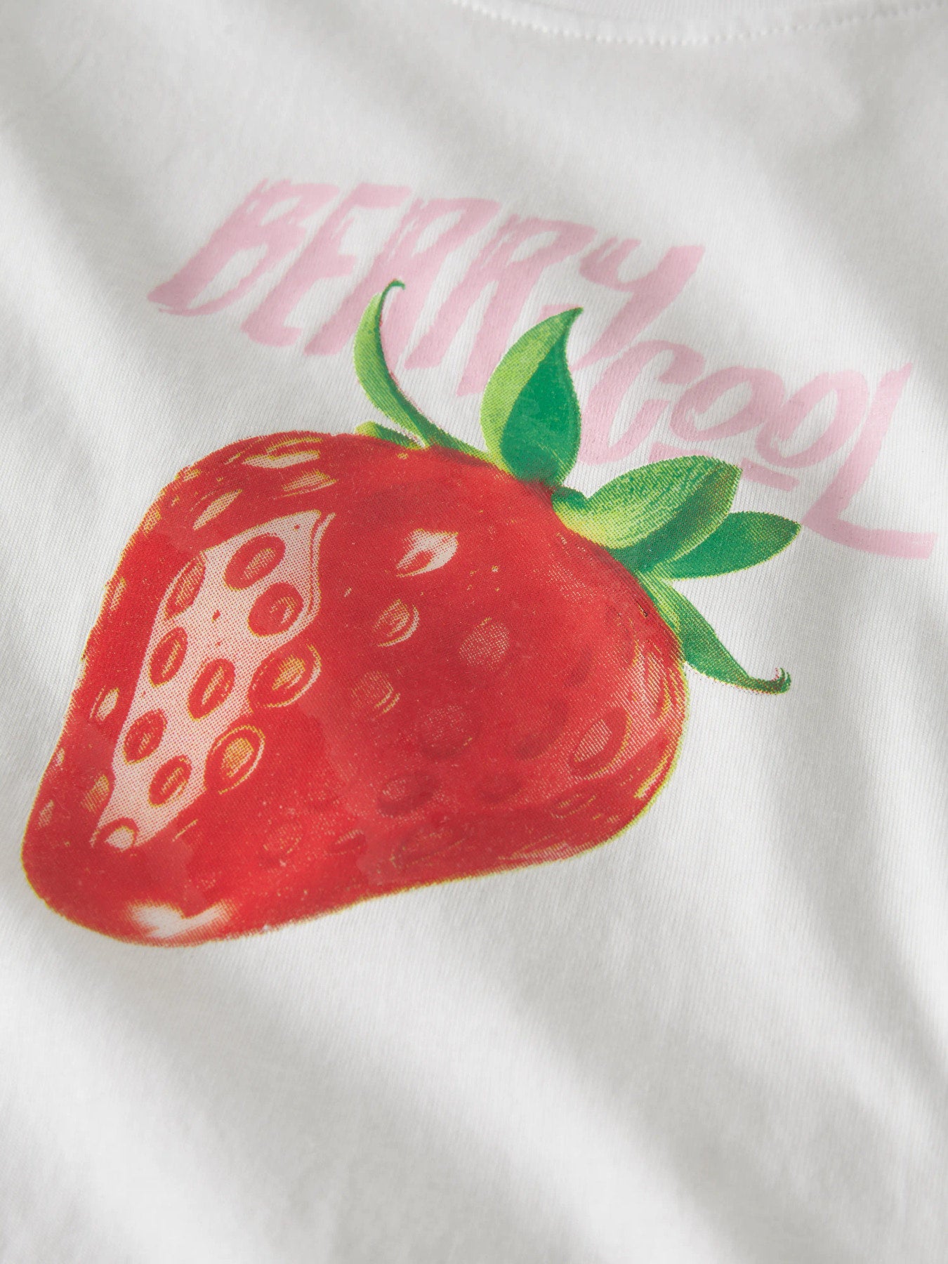 Cool Jordgubbs t-shirt till flicka. Tjej tröja med frukt och bär i ekologisk bomull.
NKFFARINAZ SS NREG SHORT TOP BOX
13254574