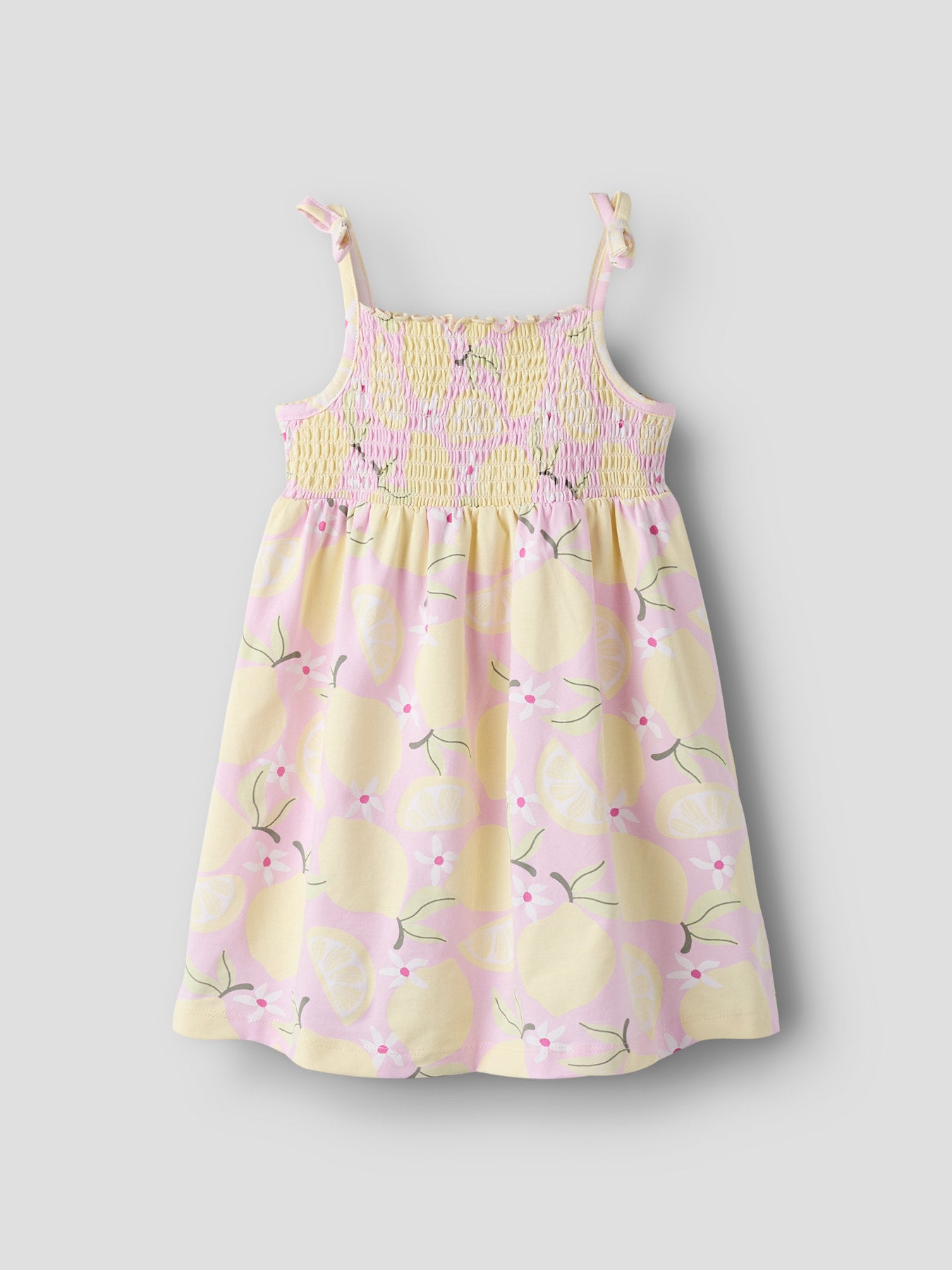 Söt barn klänning med smala axelband till flicka. Citron klänning från Name it till liten flicka.
NMFFILUAZ STRAP DRESS BOX
13254652