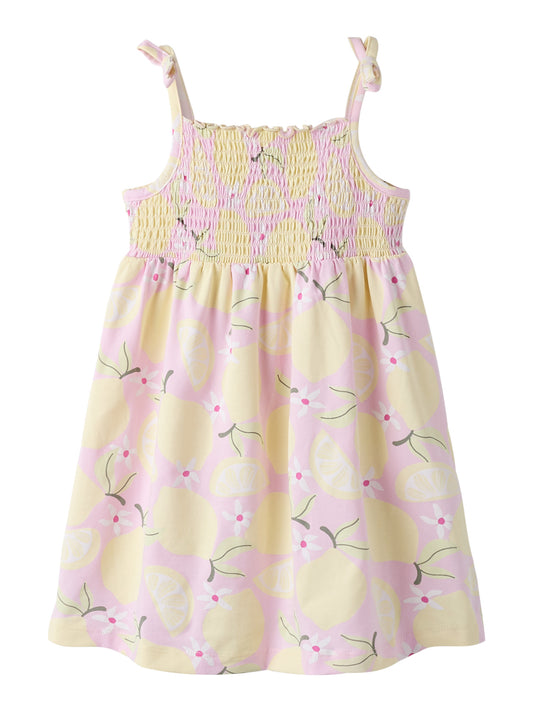 Söt barn klänning med smala axelband till flicka. Citron klänning från Name it till liten flicka.
NMFFILUAZ STRAP DRESS BOX
13254652