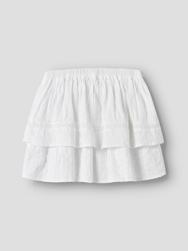 Vit kjol med spets och volanger till flicka. Söt sommar kjol i vitt perfekt till skolavslutning och midsommar för ungdom tjej.
NKFFATIDIASING SKIRT
13254751